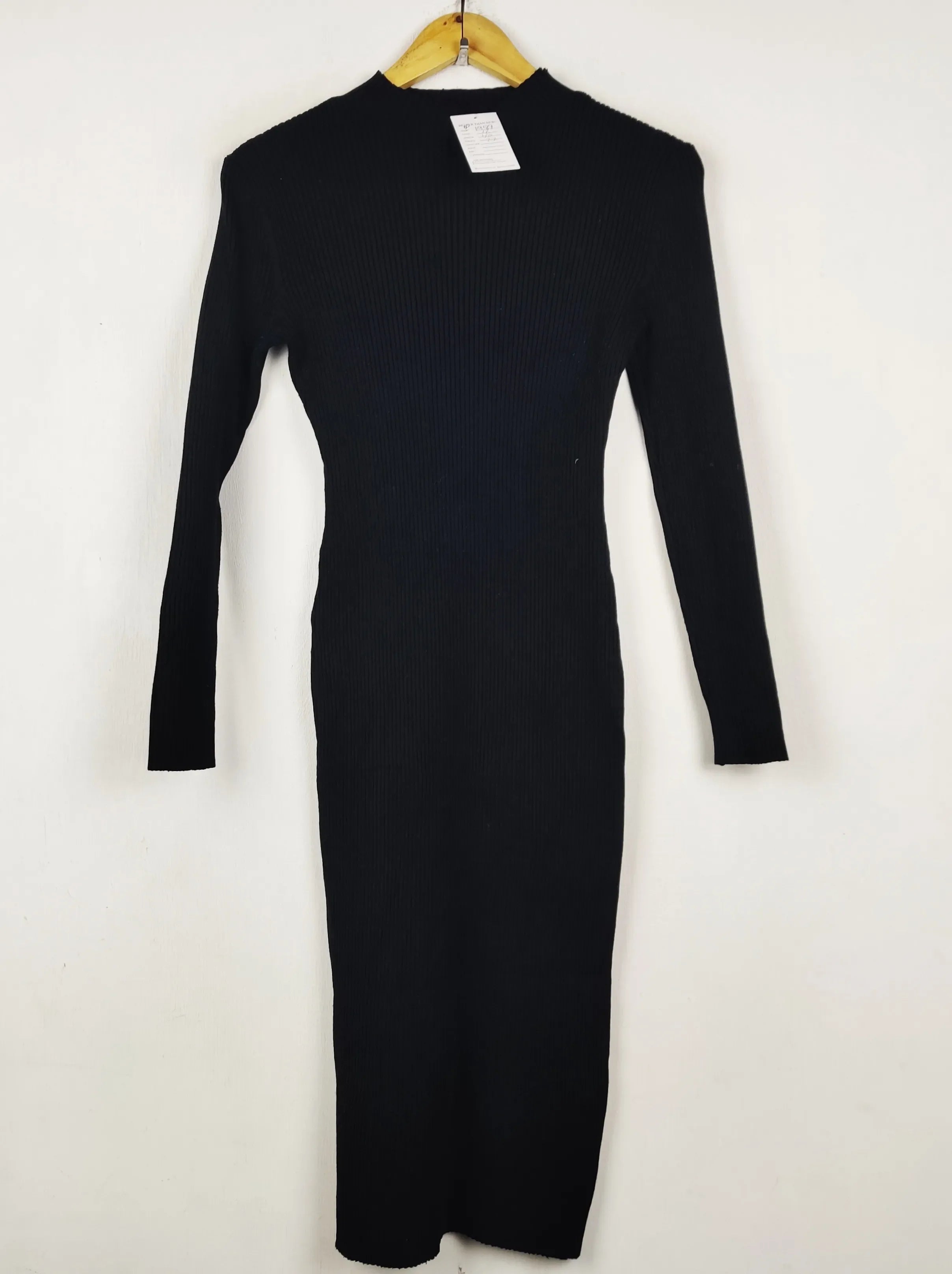 Buy online pre-used pre-loved 100% authentic & Original branded H&M (BD-1989) available in Pakistan. Top international brands avilable.