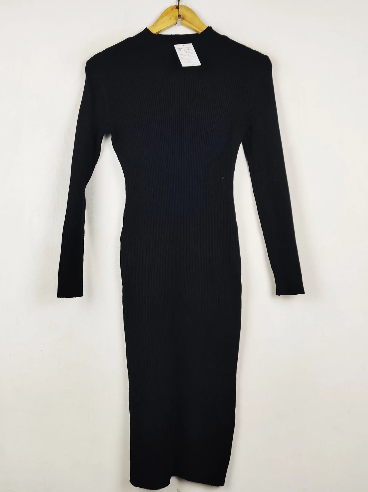 Buy online pre-used pre-loved 100% authentic & Original branded H&M (BD-1989) available in Pakistan. Top international brands avilable.