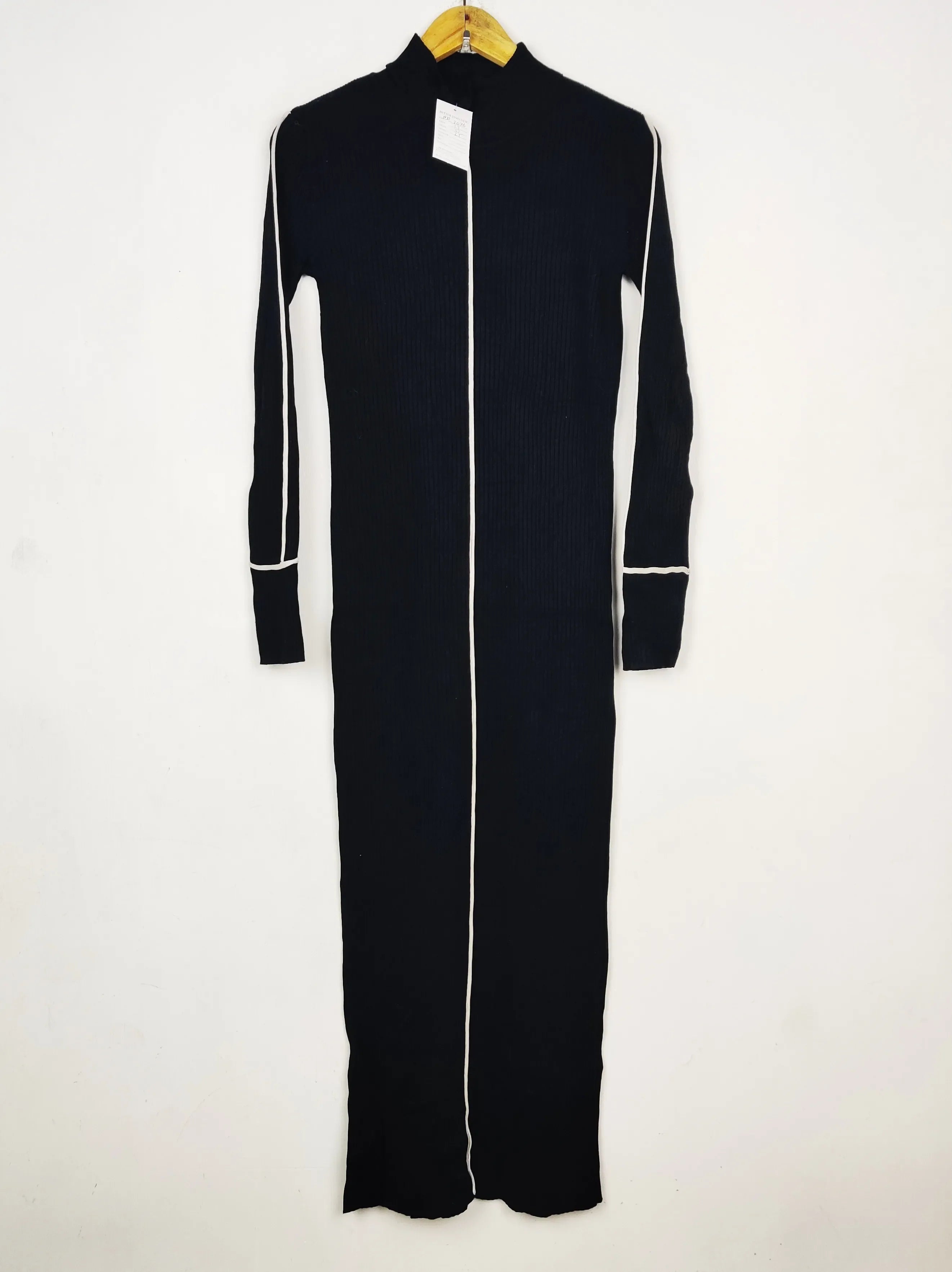 Buy online pre-used pre-loved 100% authentic & Original branded Zara (BD-2026) available in Pakistan. Top international brands avilable.
