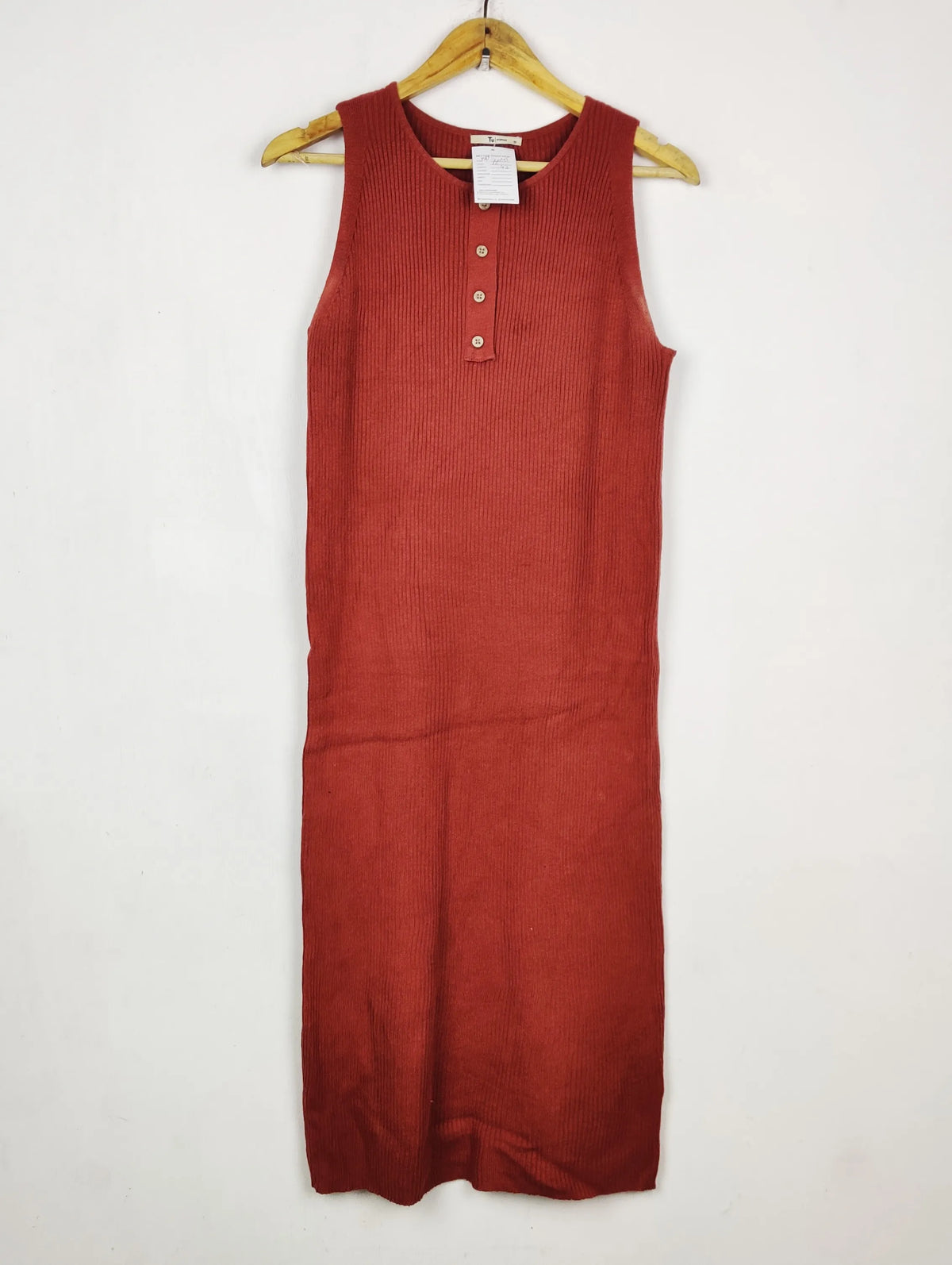 Buy online pre-used pre-loved 100% authentic & Original branded Tu (BD-2041) available in Pakistan. Top international brands avilable.