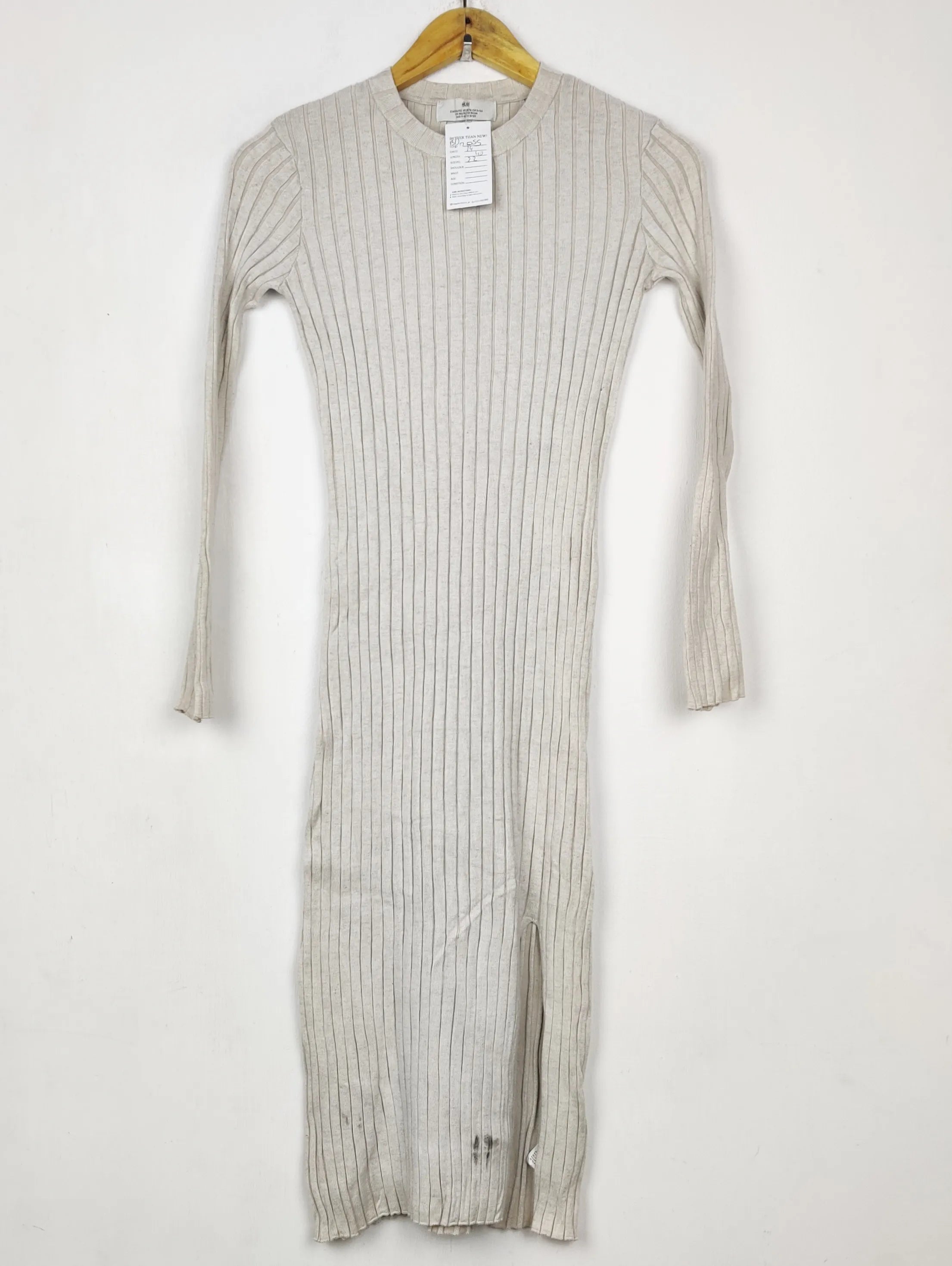 Buy online pre-used pre-loved 100% authentic & Original branded H&M (BD-2055) available in Pakistan. Top international brands avilable.
