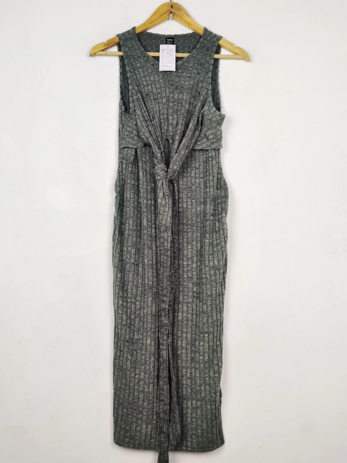 Buy online pre-used pre-loved 100% authentic & Original branded Shein (BD-2067) available in Pakistan. Top international brands avilable.