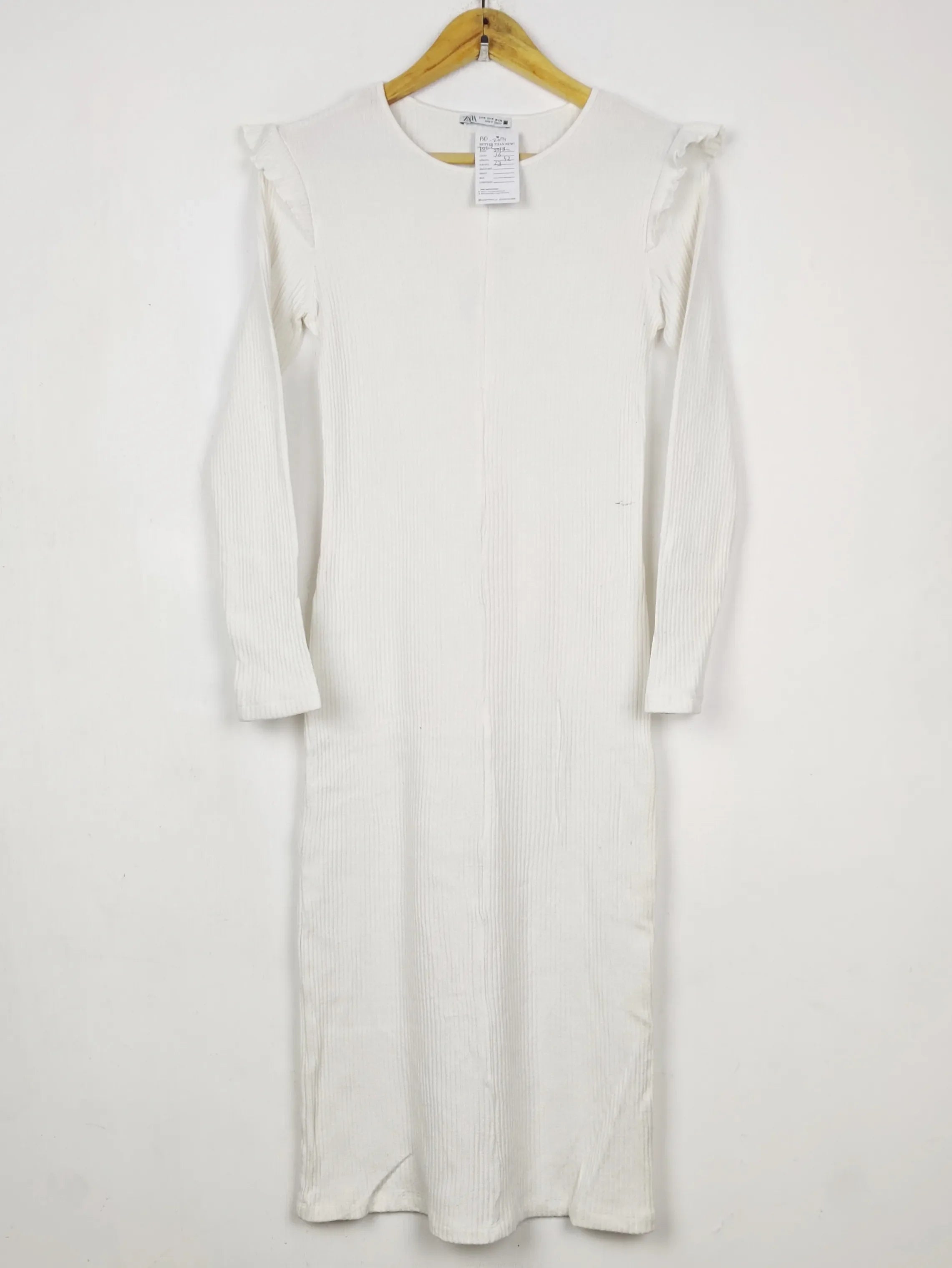 Buy online pre-used pre-loved 100% authentic & Original branded Zara (BD-2074) available in Pakistan. Top international brands avilable.