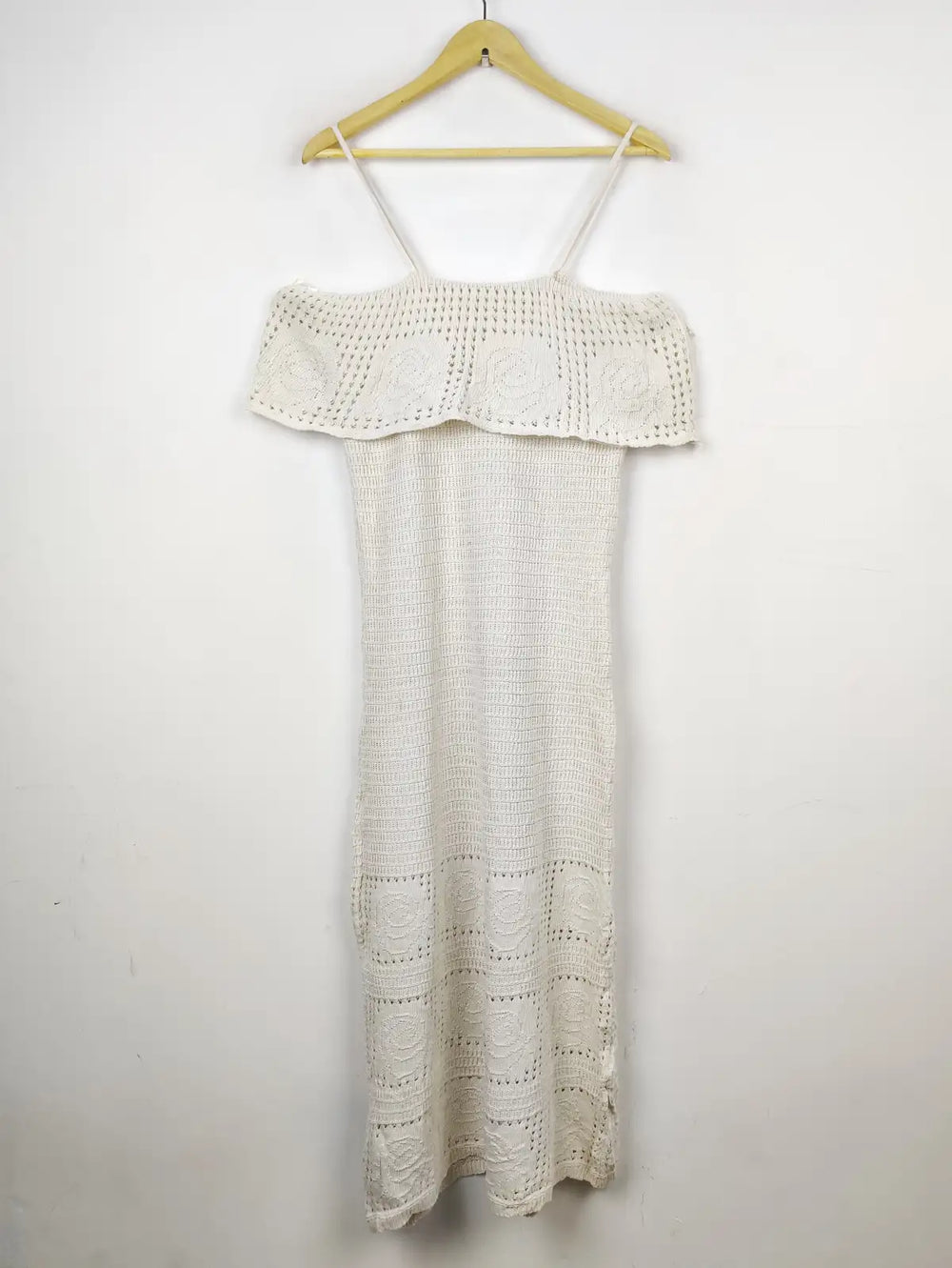 Buy online pre-used pre-loved 100% authentic & Original branded Unknown Brand (BD-214) available in Pakistan. Top international brands avilable.