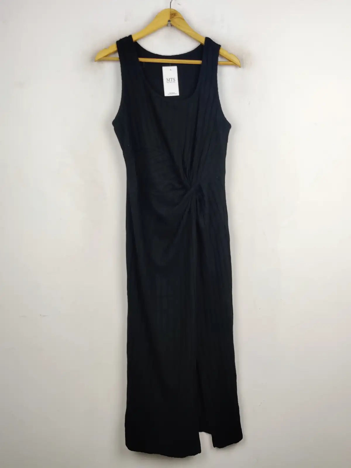 Buy online pre-used pre-loved 100% authentic & Original branded Unknown Brand (BD-21) available in Pakistan. Top international brands avilable.