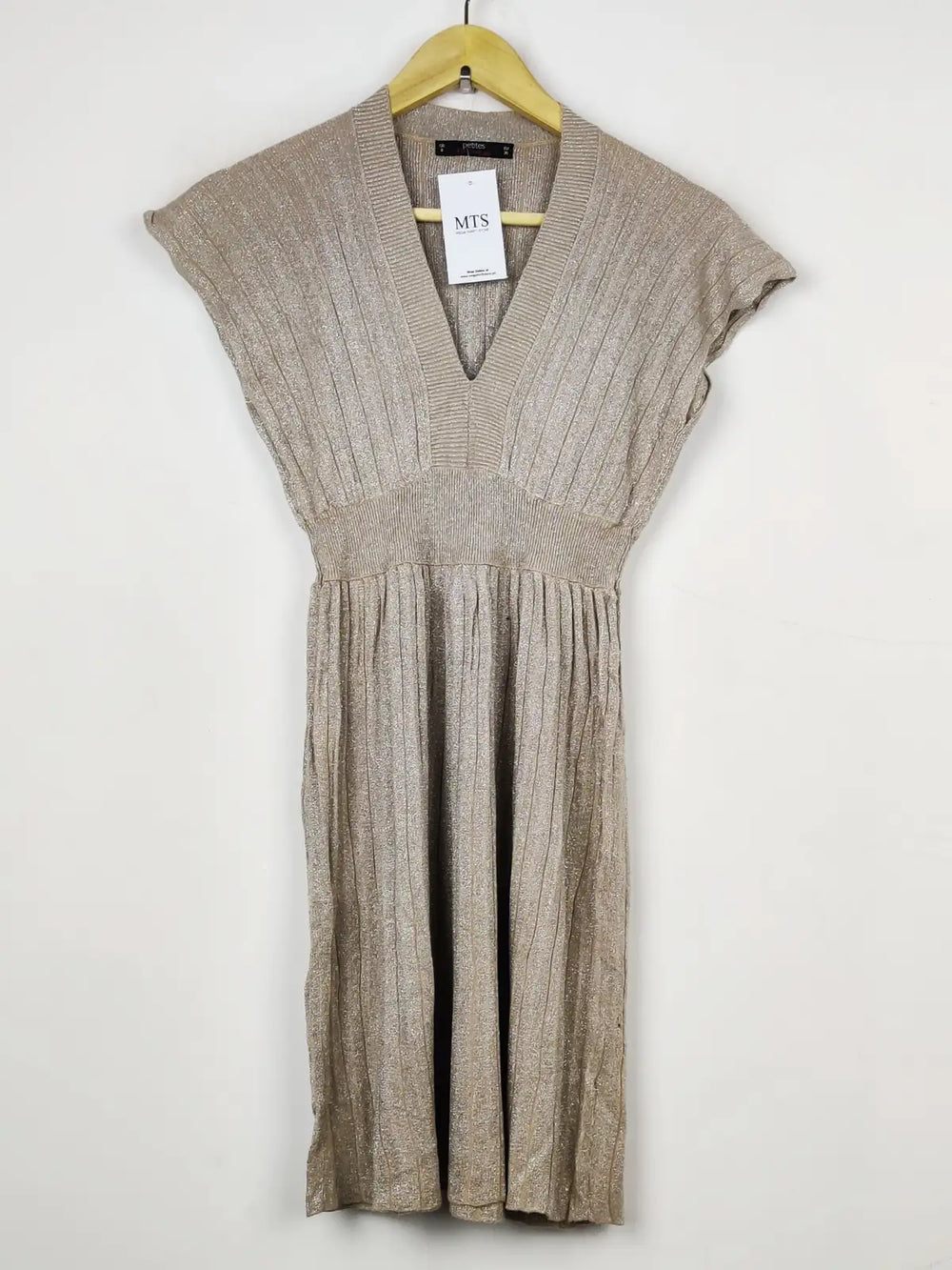 Buy online pre-used pre-loved 100% authentic & Original branded Petites (BD-231) available in Pakistan. Top international brands avilable.