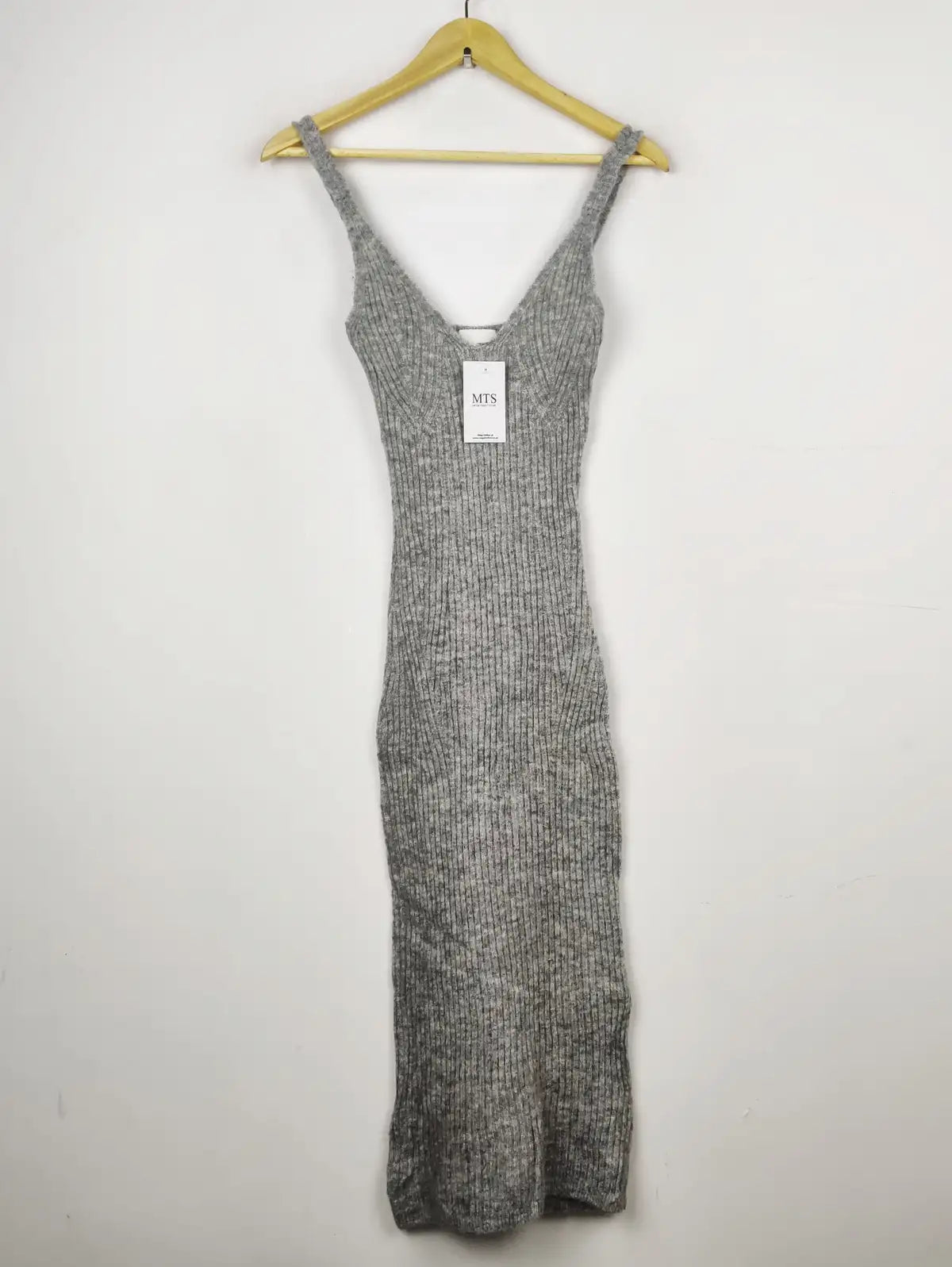 Buy online pre-used pre-loved 100% authentic & Original branded H&M (BD-234) available in Pakistan. Top international brands avilable.