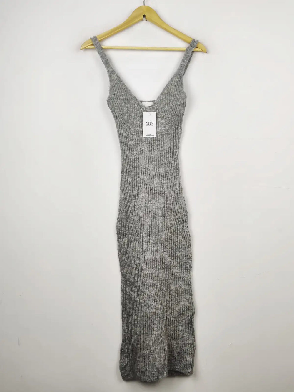 Buy online pre-used pre-loved 100% authentic & Original branded H&M (BD-234) available in Pakistan. Top international brands avilable.