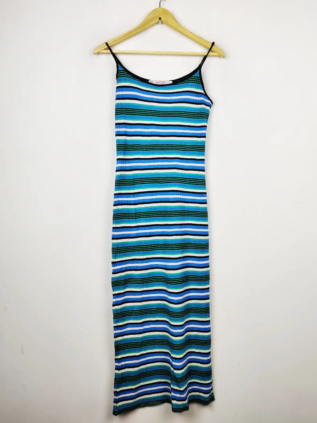 Buy online pre-used pre-loved 100% authentic & Original branded Miss Selfridge (BD-242) available in Pakistan. Top international brands avilable.