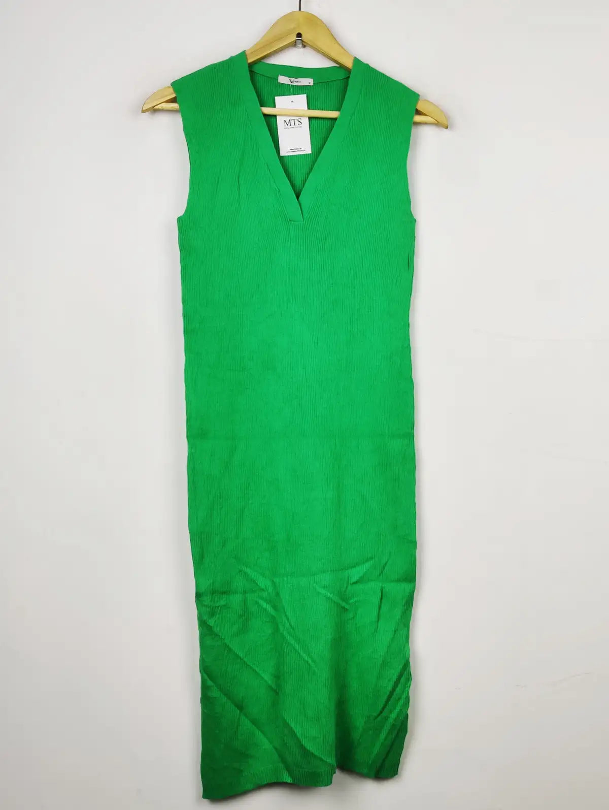 Buy online pre-used pre-loved 100% authentic & Original branded Tu (BD-244) available in Pakistan. Top international brands avilable.