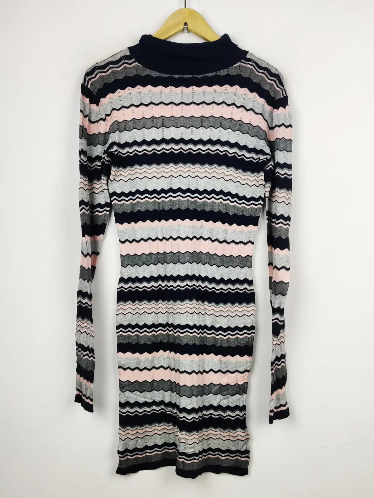 Buy online pre-used pre-loved 100% authentic & Original branded Moodo (BD-257) available in Pakistan. Top international brands avilable.