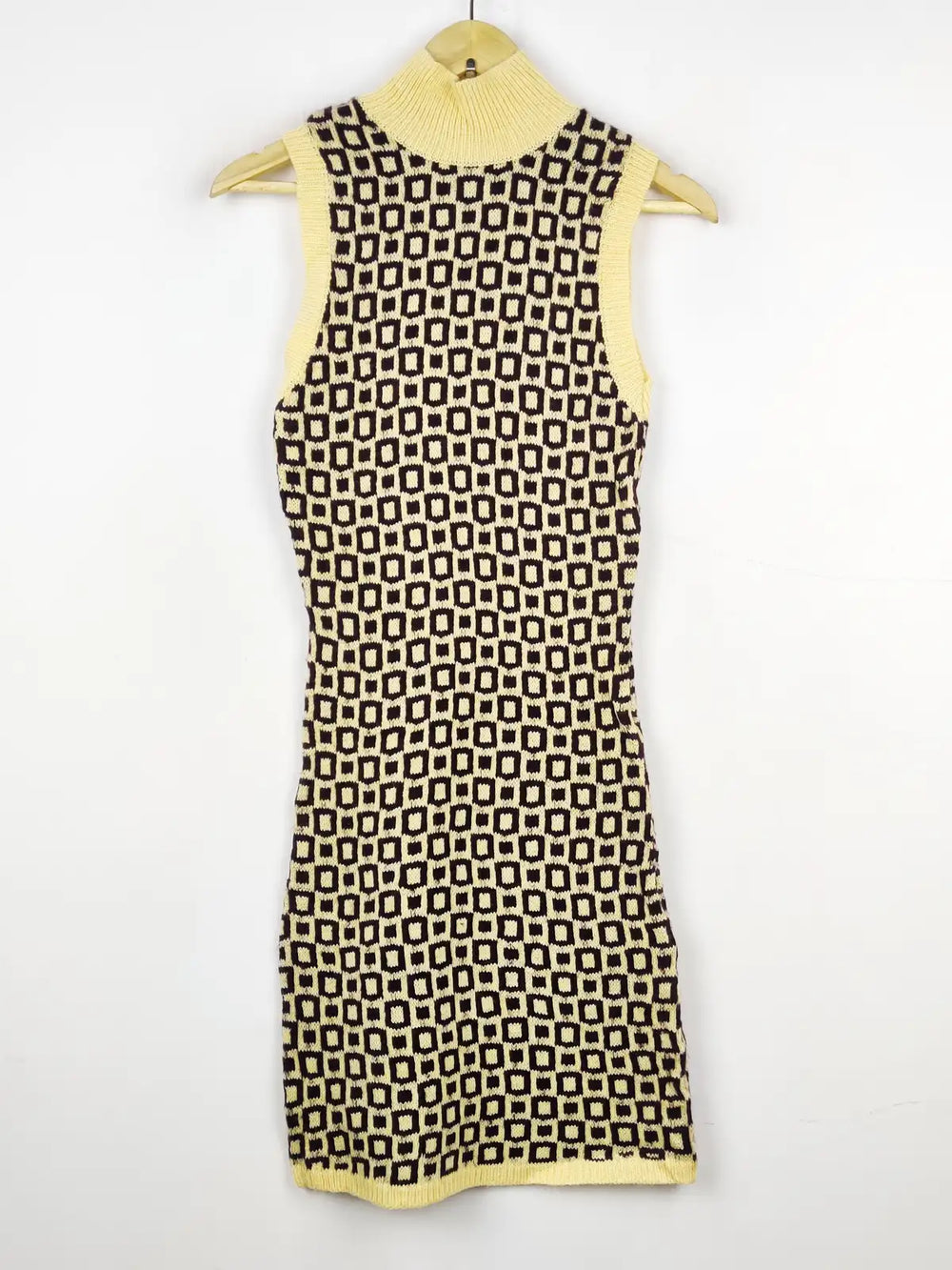 Buy online pre-used pre-loved 100% authentic & Original branded Zara (BD-300) available in Pakistan. Top international brands avilable.