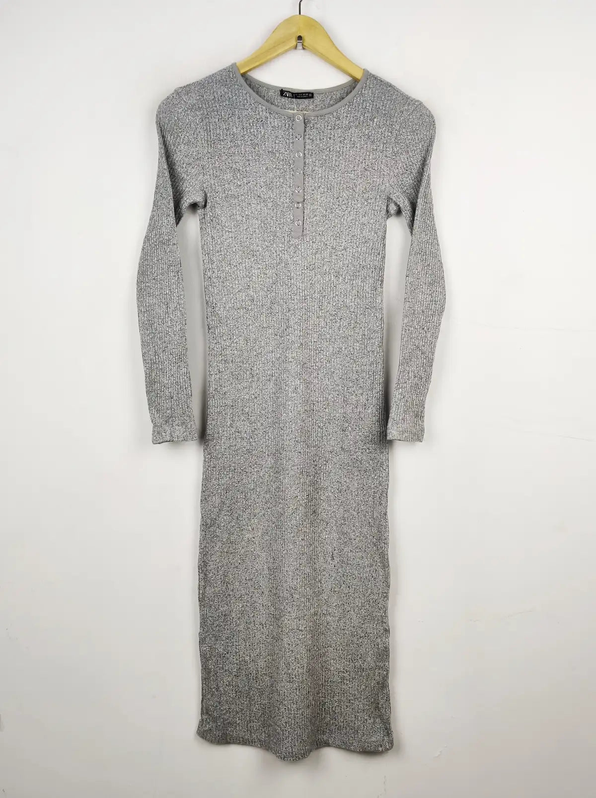 Buy online pre-used pre-loved 100% authentic & Original branded Zara (BD-307) available in Pakistan. Top international brands avilable.