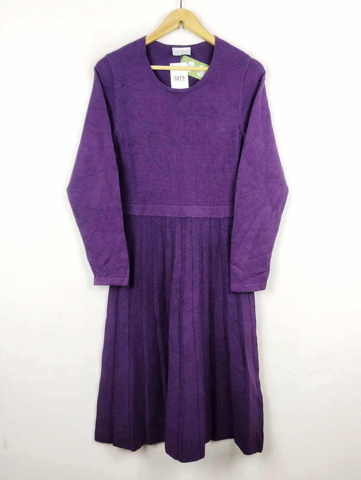 Buy online pre-used pre-loved 100% authentic & Original branded Cotswold (BD-310) available in Pakistan. Top international brands avilable.