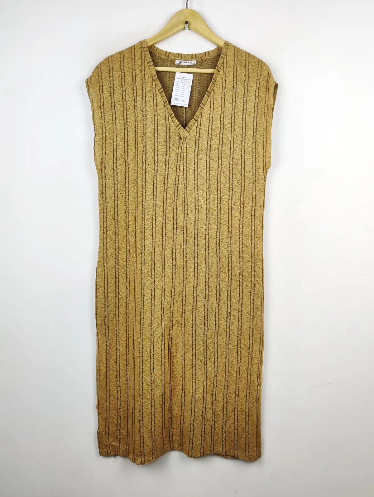 Buy online pre-used pre-loved 100% authentic & Original branded Zara (BD-330) available in Pakistan. Top international brands avilable.