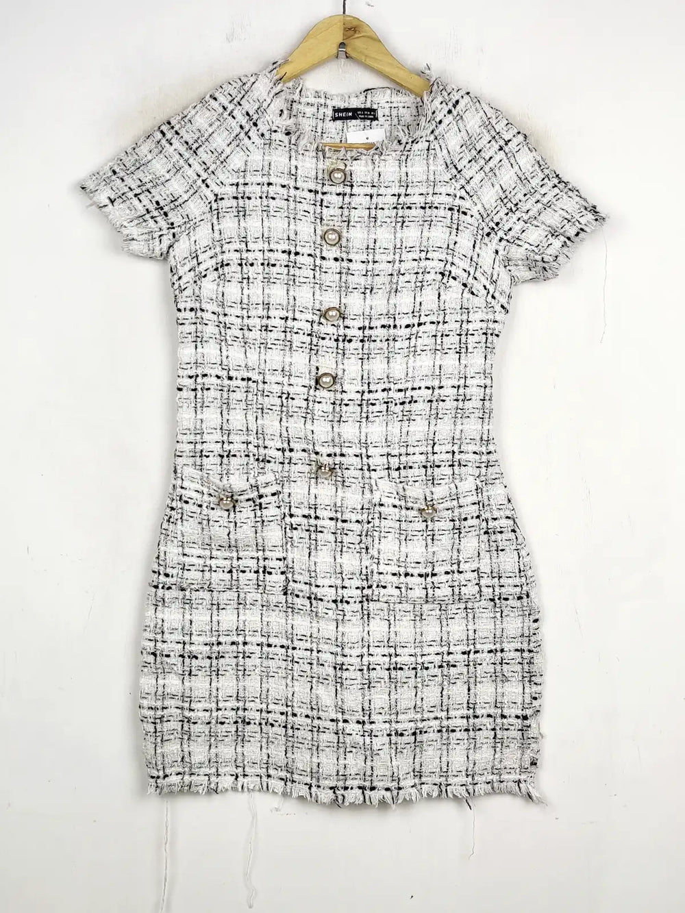 Buy online pre-used pre-loved 100% authentic & Original branded Shein (BD-33) available in Pakistan. Top international brands avilable.