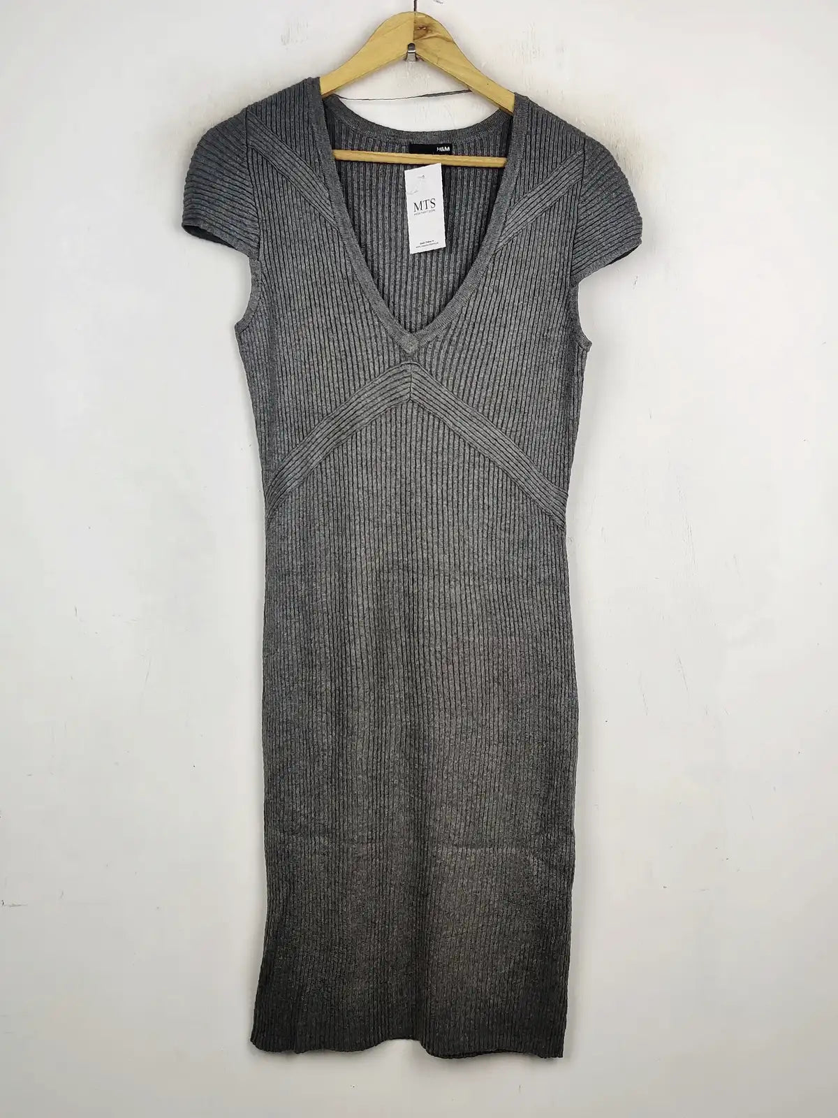 Buy online pre-used pre-loved 100% authentic & Original branded H&M (BD-35) available in Pakistan. Top international brands avilable.