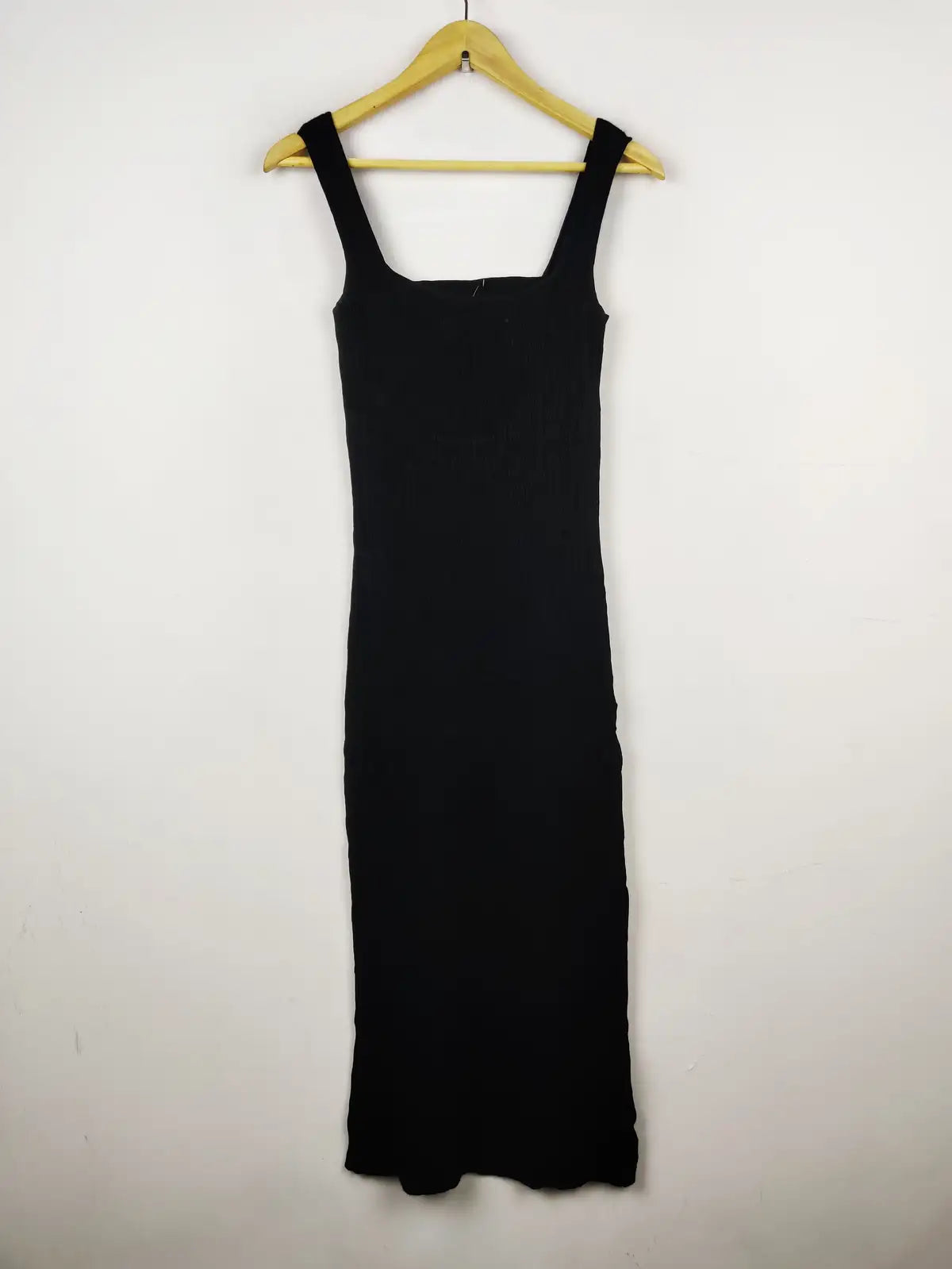 Buy online pre-used pre-loved 100% authentic & Original branded Unknown Brand (BD-371) available in Pakistan. Top international brands avilable.