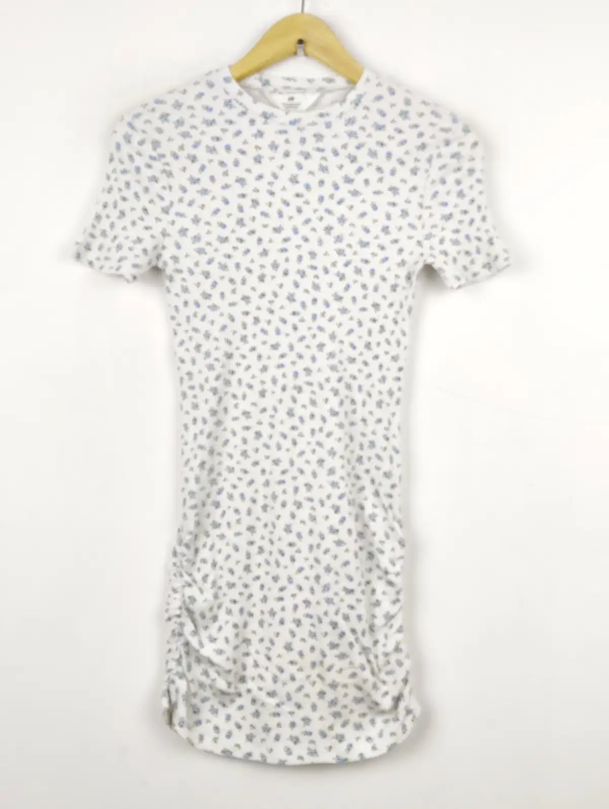 Buy online pre-used pre-loved 100% authentic & Original branded H&M (BD-381) available in Pakistan. Top international brands avilable.