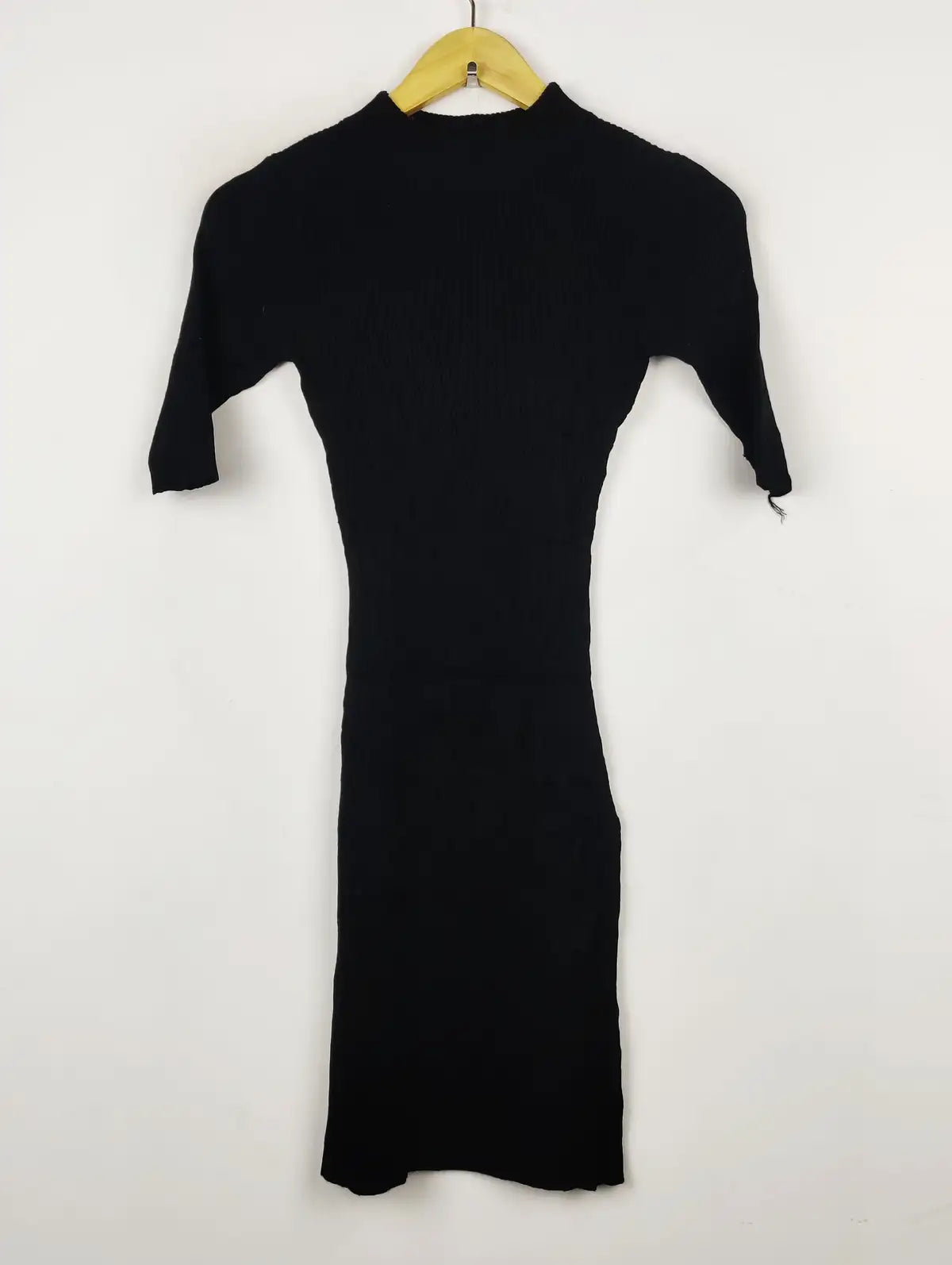 Buy online pre-used pre-loved 100% authentic & Original branded Lunyc (BD-382) available in Pakistan. Top international brands avilable.