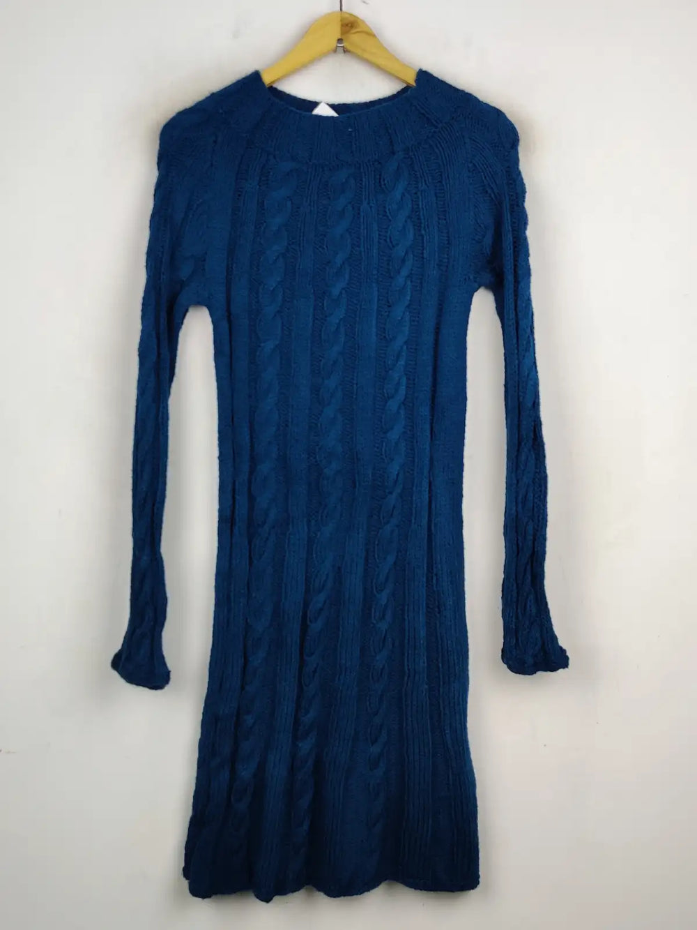 Buy online pre-used pre-loved 100% authentic & Original branded Unknown Brand (BD-38) available in Pakistan. Top international brands avilable.