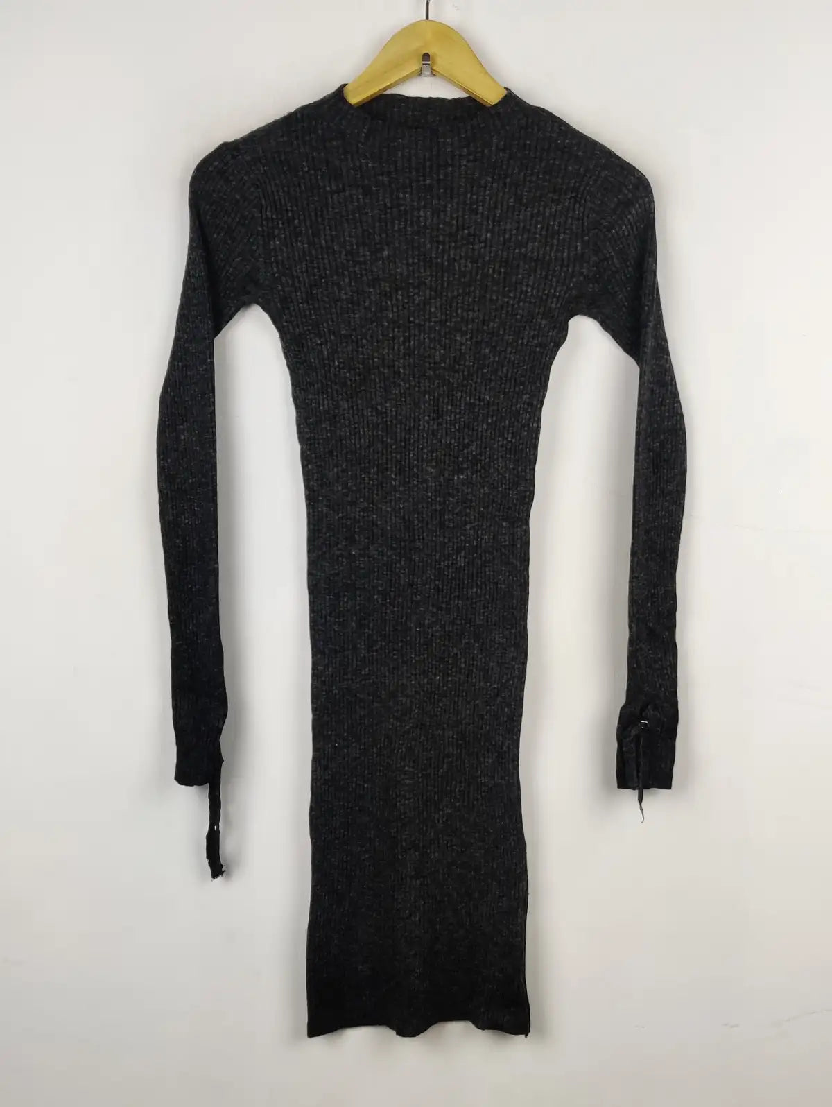 Buy online pre-used pre-loved 100% authentic & Original branded Sinsay (BD-413) available in Pakistan. Top international brands avilable.