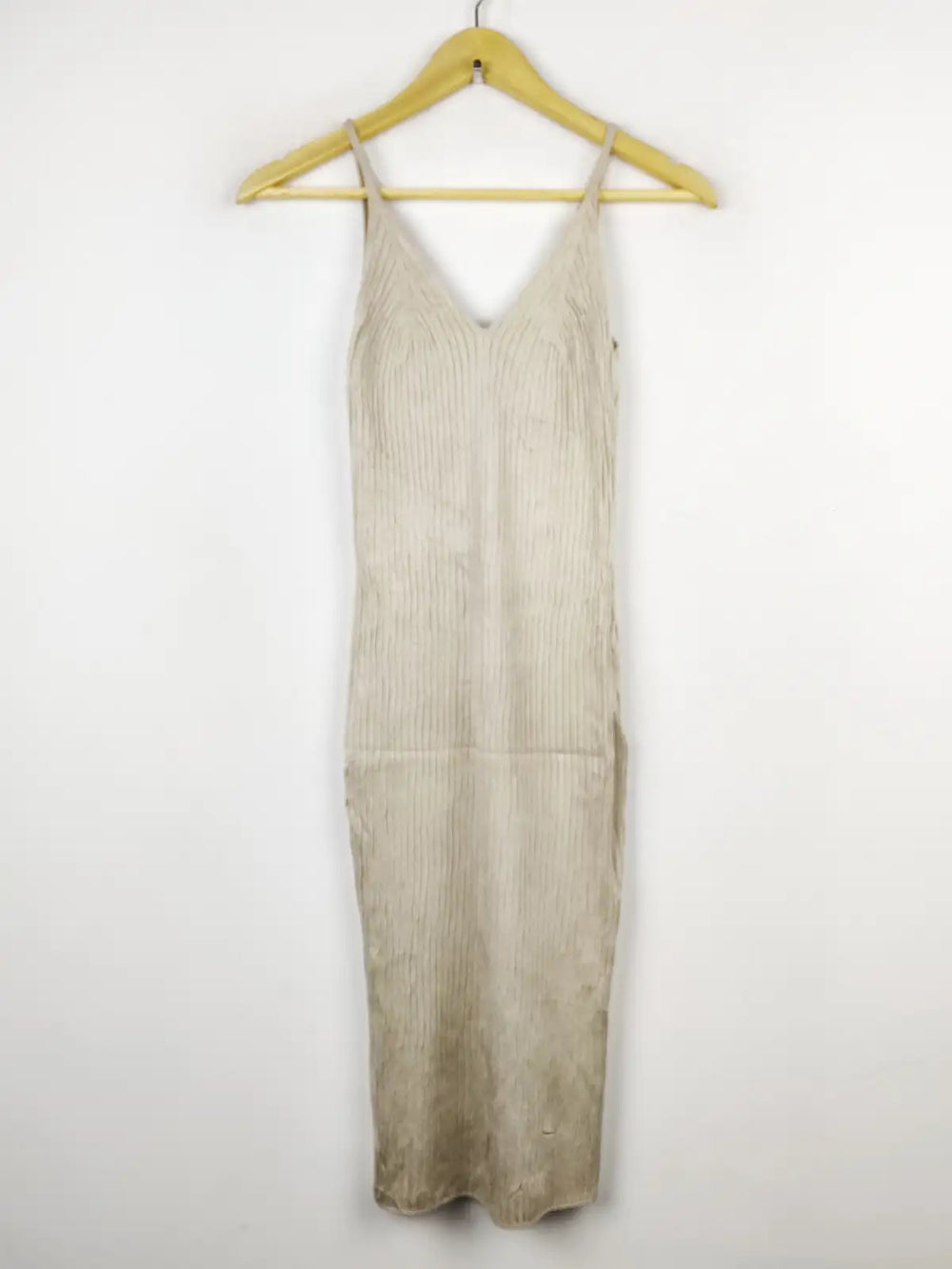 Buy online pre-used pre-loved 100% authentic & Original branded H&M (BD-438) available in Pakistan. Top international brands avilable.