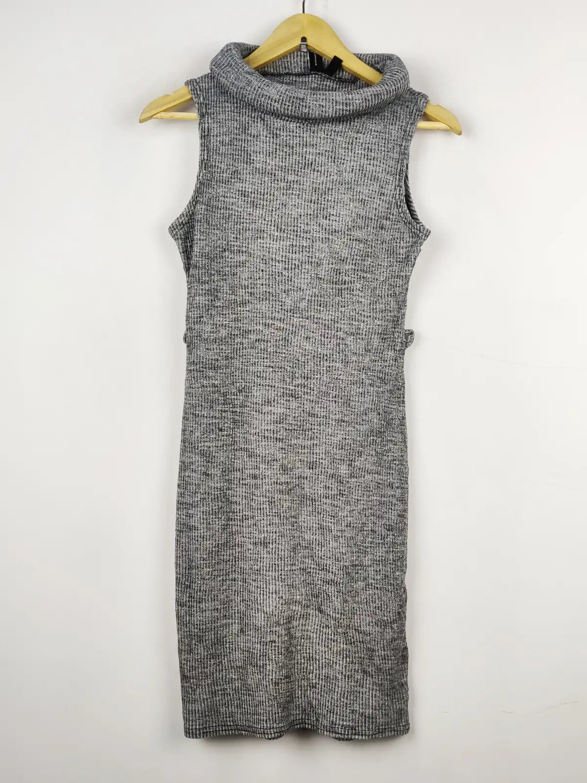 Buy online pre-used pre-loved 100% authentic & Original branded Izabel (BD-443) available in Pakistan. Top international brands avilable.