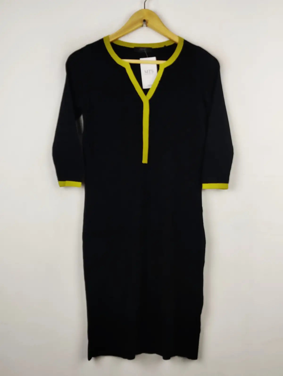 Buy online pre-used pre-loved 100% authentic & Original branded Esprit (BD-452) available in Pakistan. Top international brands avilable.