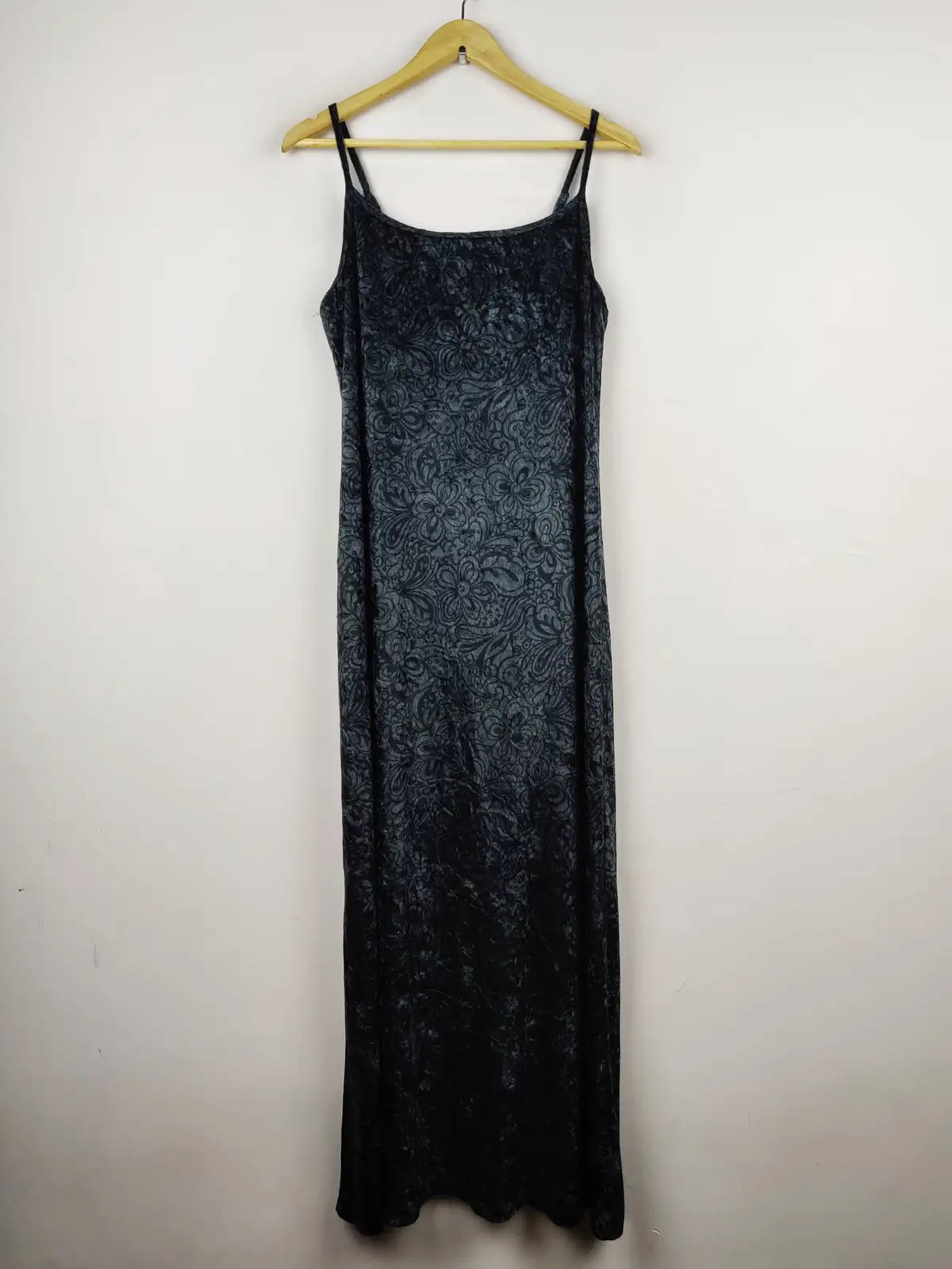 Buy online pre-used pre-loved 100% authentic & Original branded Unknown Brand (BD-477) available in Pakistan. Top international brands avilable.