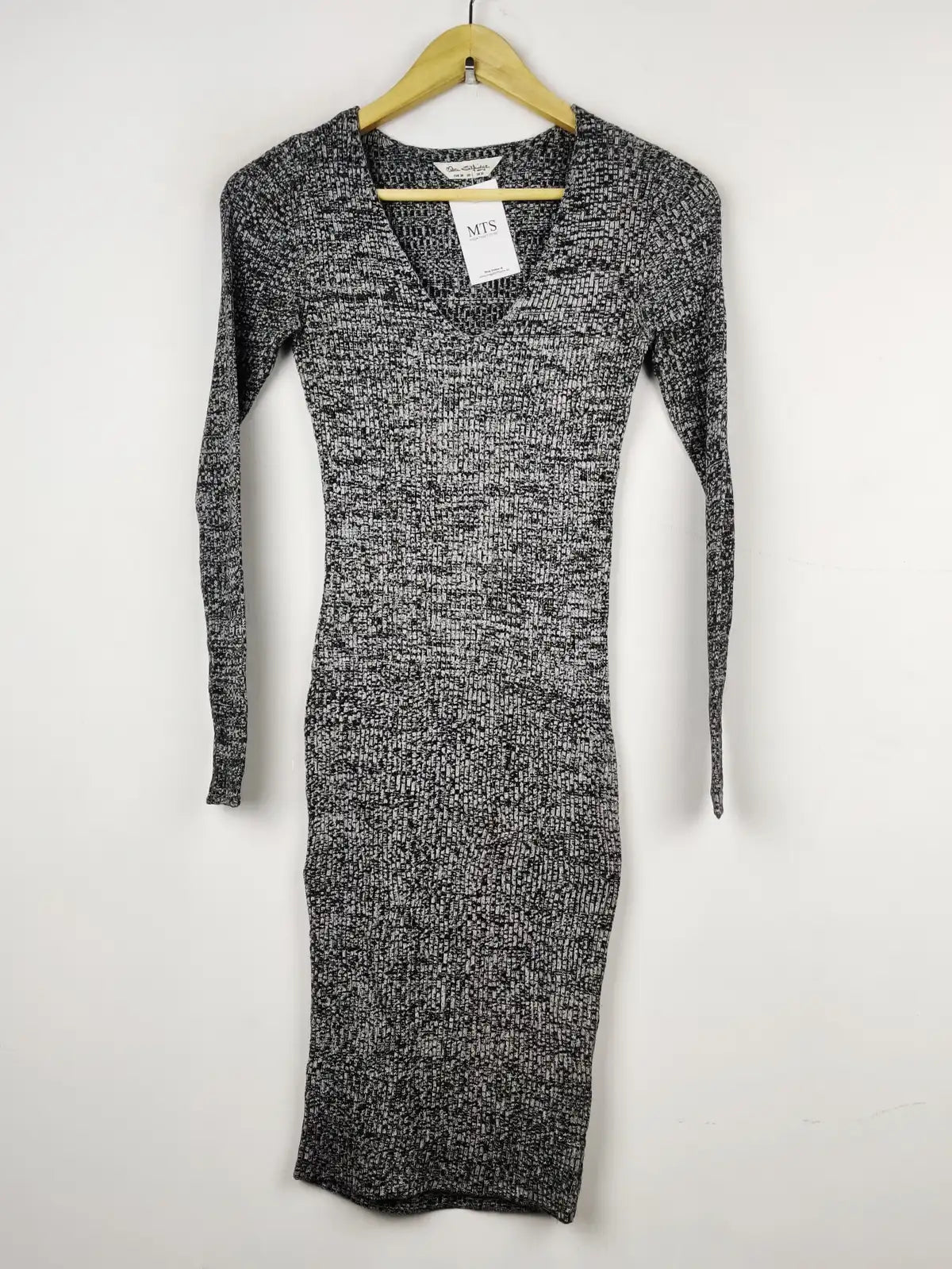 Buy online pre-used pre-loved 100% authentic & Original branded Miss Selfridge (BD-478) available in Pakistan. Top international brands avilable.