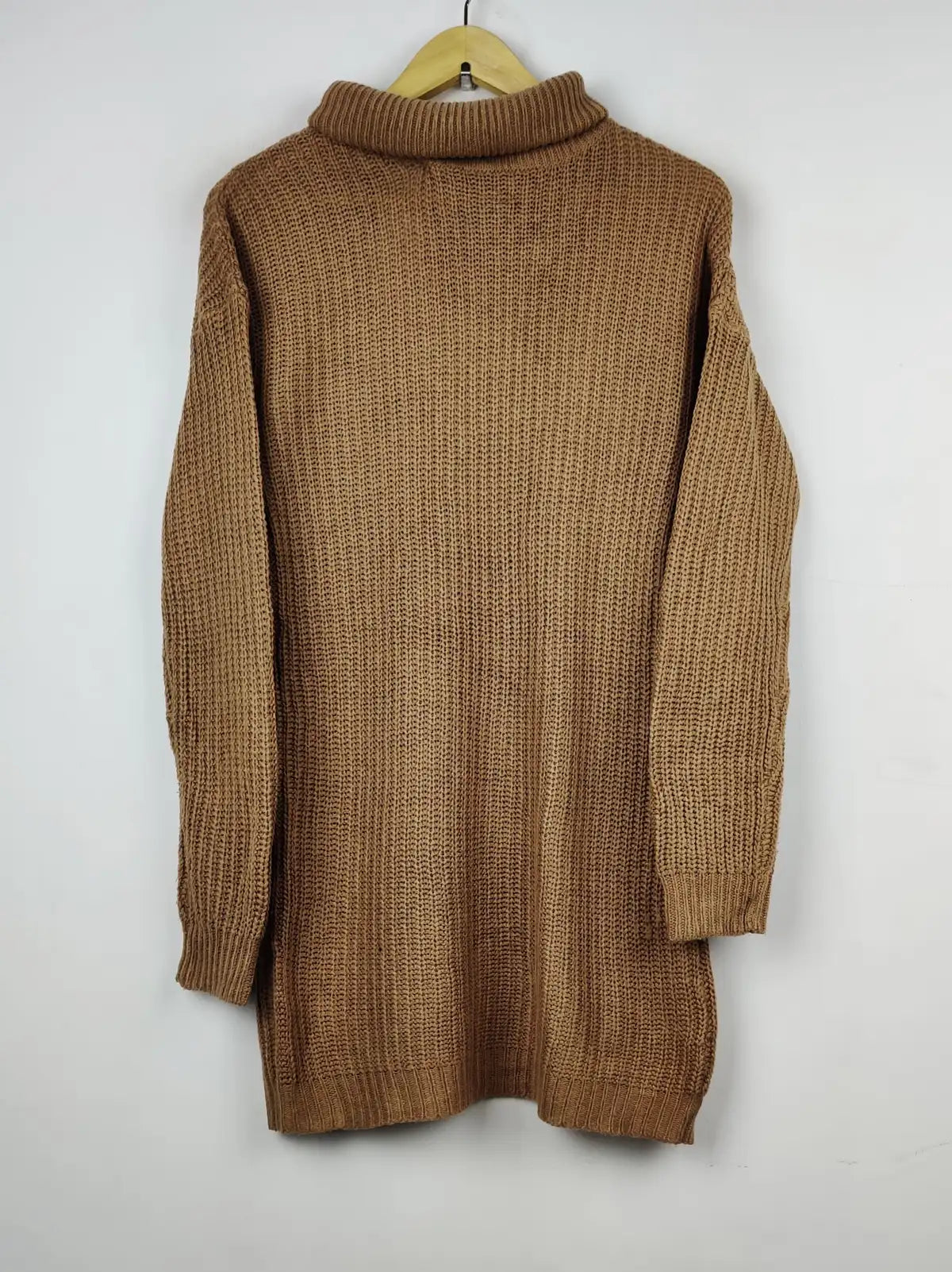 Buy online pre-used pre-loved 100% authentic & Original branded Ax Paris (BD-488) available in Pakistan. Top international brands avilable.