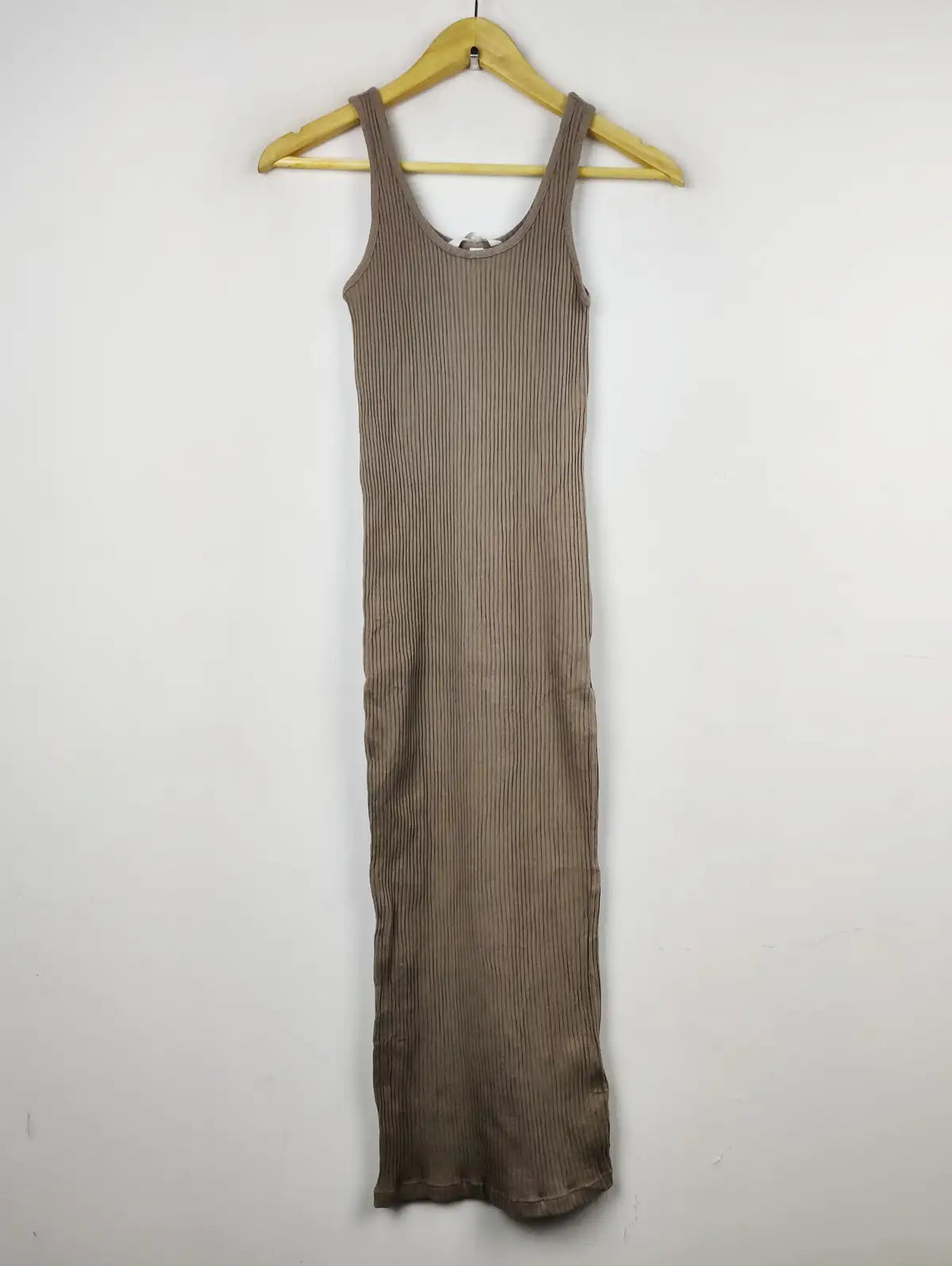 Buy online pre-used pre-loved 100% authentic & Original branded H&M (BD-498) available in Pakistan. Top international brands avilable.