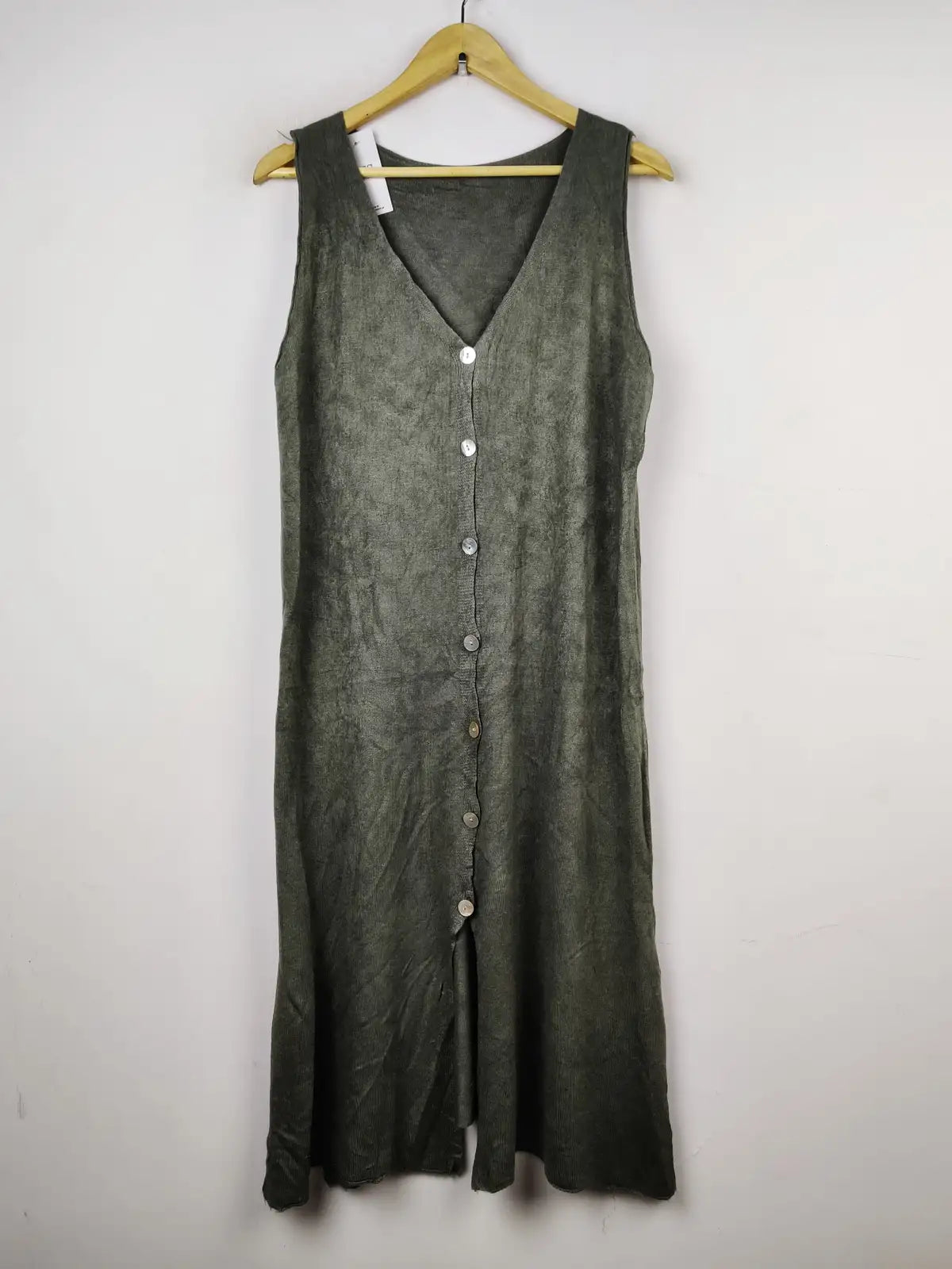 Buy online pre-used pre-loved 100% authentic & Original branded Unknown Brand (BD-499) available in Pakistan. Top international brands avilable.