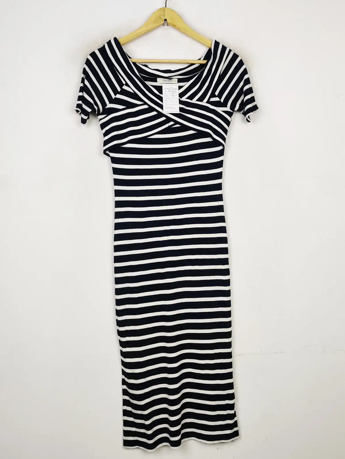 Buy online pre-used pre-loved 100% authentic & Original branded Oasis (BD-526) available in Pakistan. Top international brands avilable.