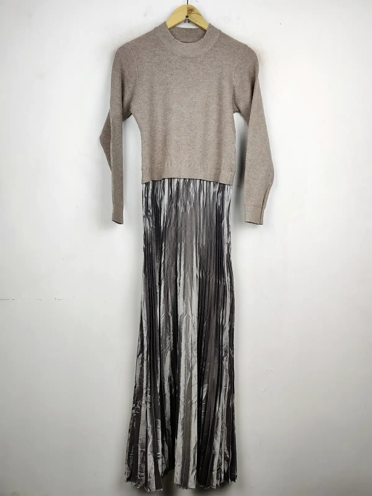 Buy online pre-used pre-loved 100% authentic & Original branded Unknown Brand (BD-54) available in Pakistan. Top international brands avilable.