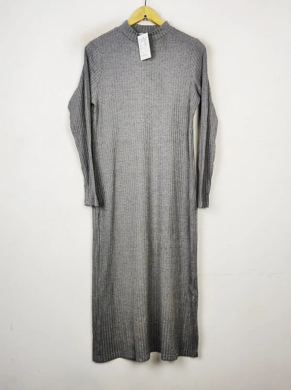 Buy online pre-used pre-loved 100% authentic & Original branded Lilie Rose (BD-565) available in Pakistan. Top international brands avilable.