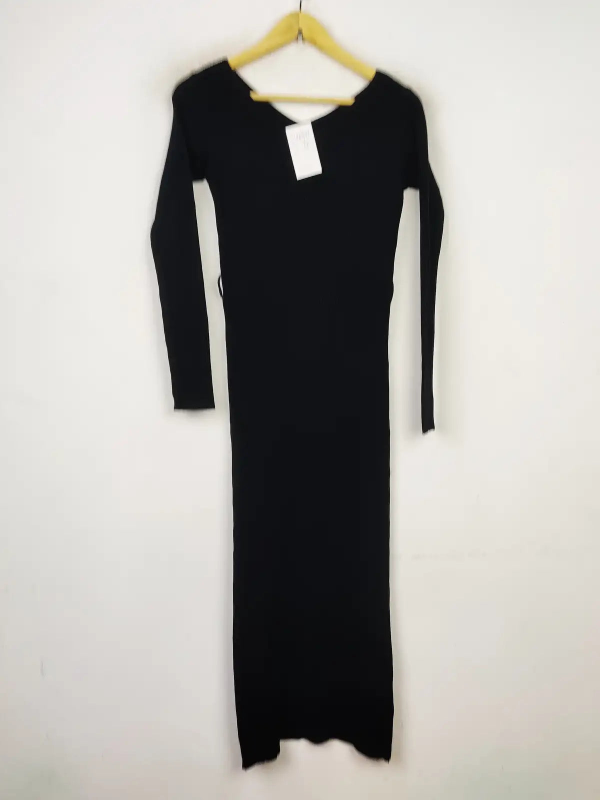 Buy online pre-used pre-loved 100% authentic & Original branded Unknown Brand (BD-573) available in Pakistan. Top international brands avilable.