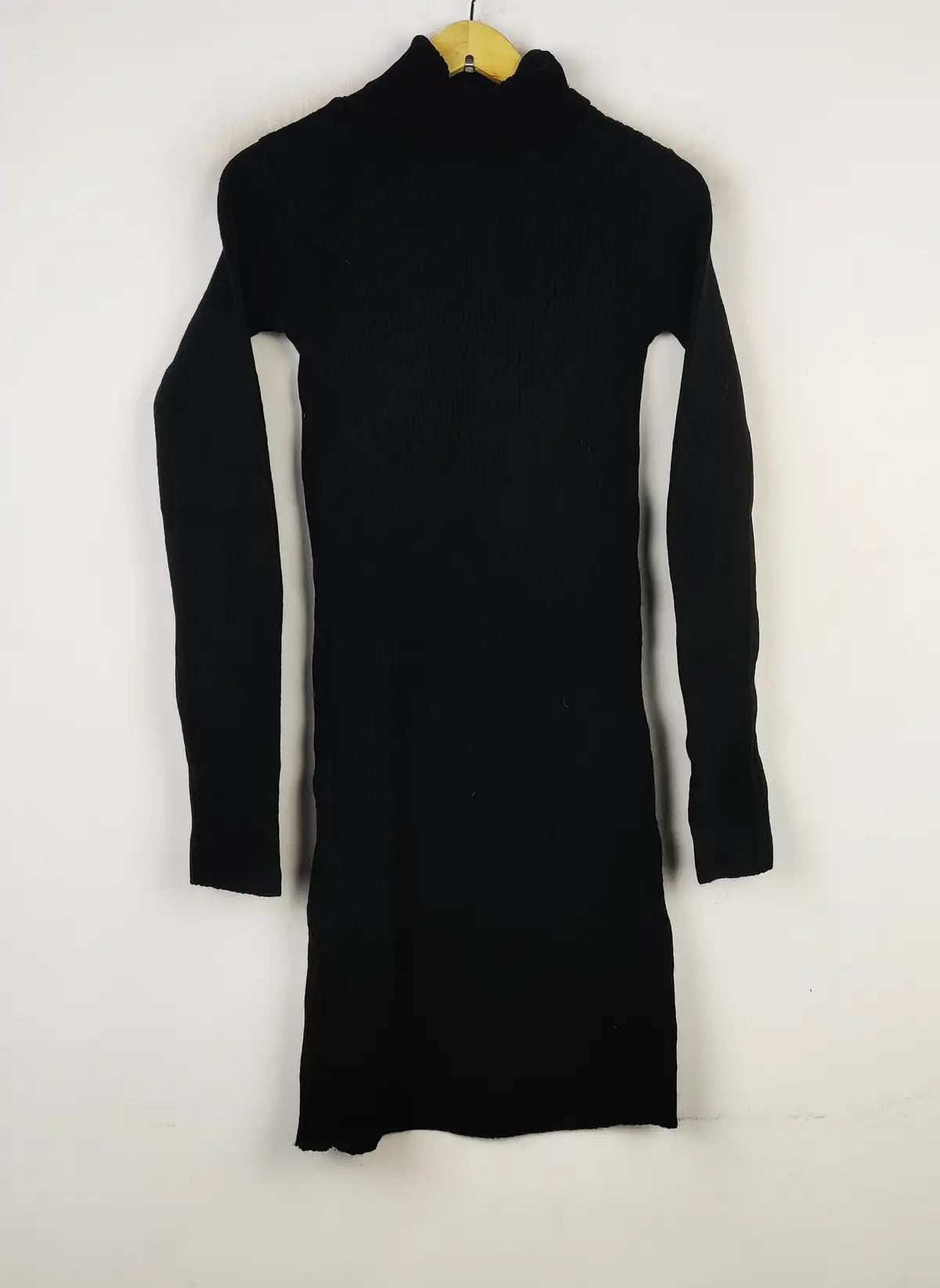 Buy online pre-used pre-loved 100% authentic & Original branded Unknown Brand (BD-617) available in Pakistan. Top international brands avilable.