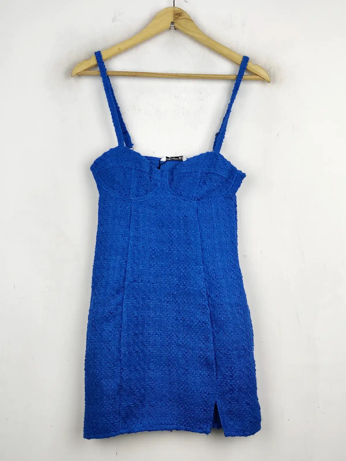 Buy online pre-used pre-loved 100% authentic & Original branded Stradivarius (BD-64) available in Pakistan. Top international brands avilable.