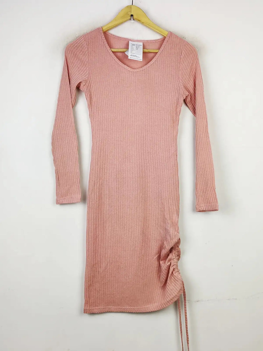 Buy online pre-used pre-loved 100% authentic & Original branded Unknown Brand (BD-695) available in Pakistan. Top international brands avilable.