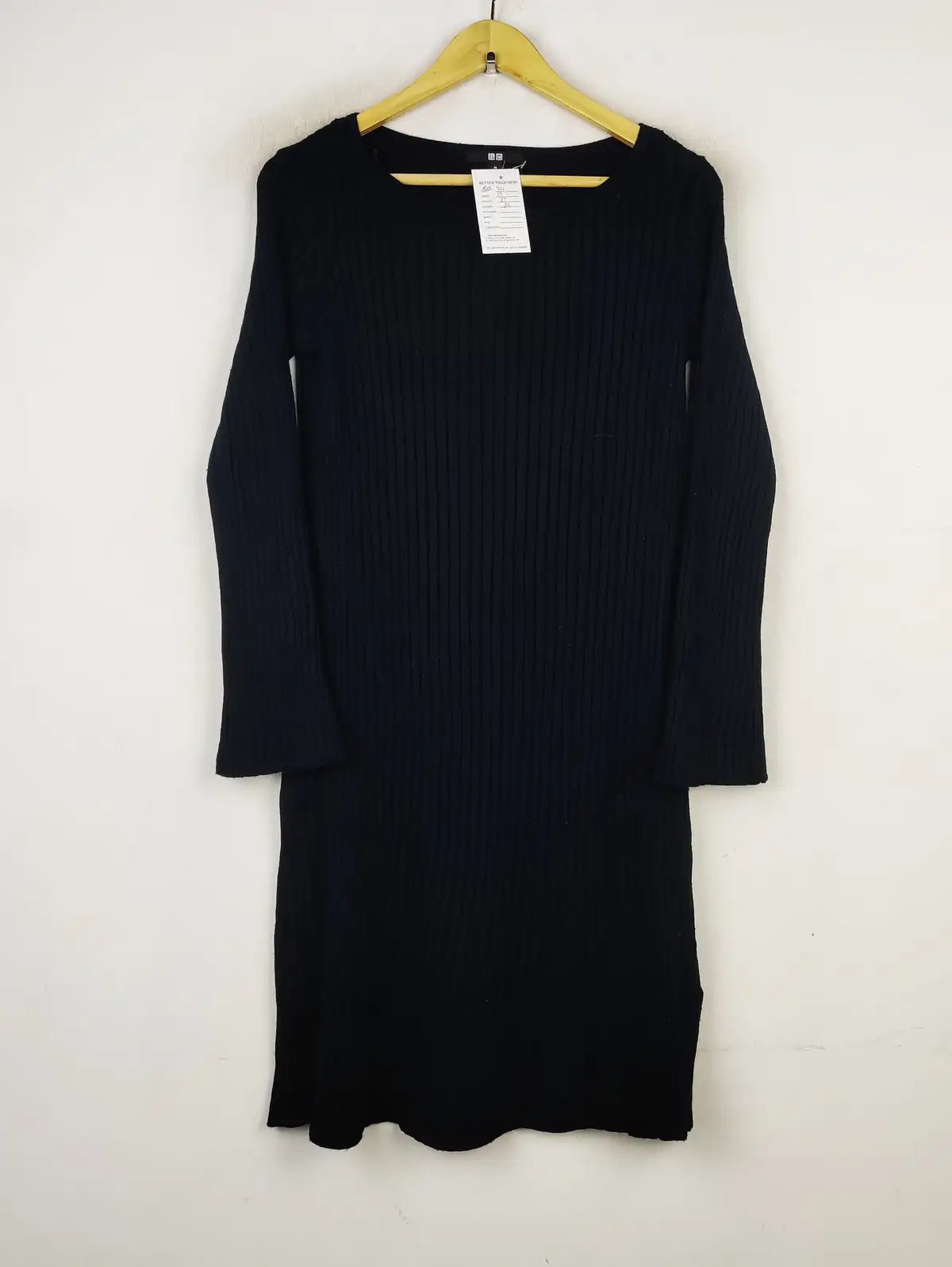 Buy online pre-used pre-loved 100% authentic & Original branded Uniqlo (BD-711) available in Pakistan. Top international brands avilable.