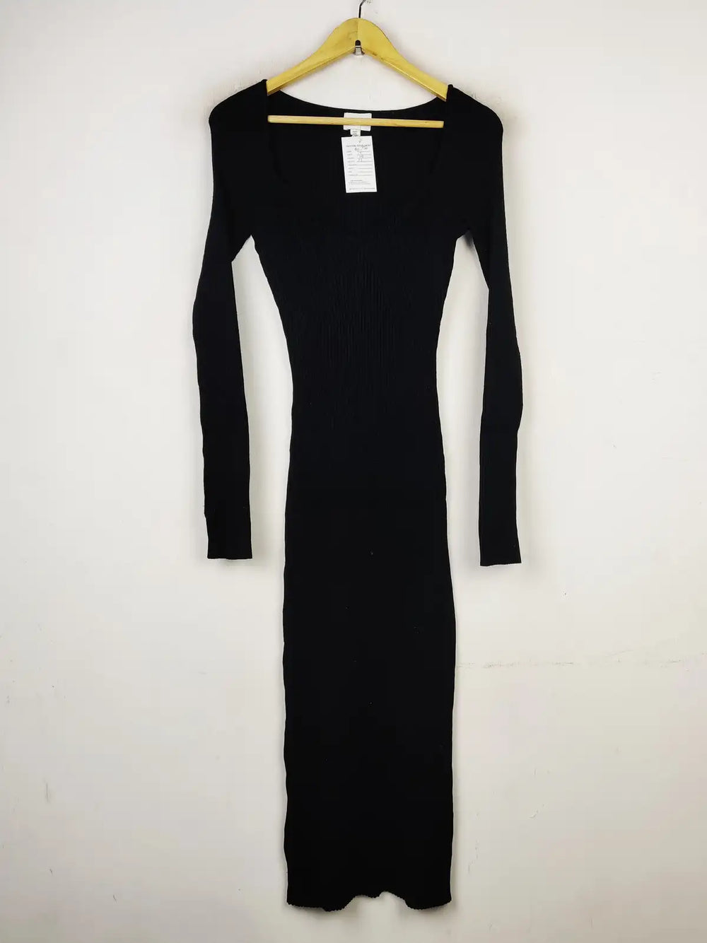 Buy online pre-used pre-loved 100% authentic & Original branded H&M (BD-720) available in Pakistan. Top international brands avilable.