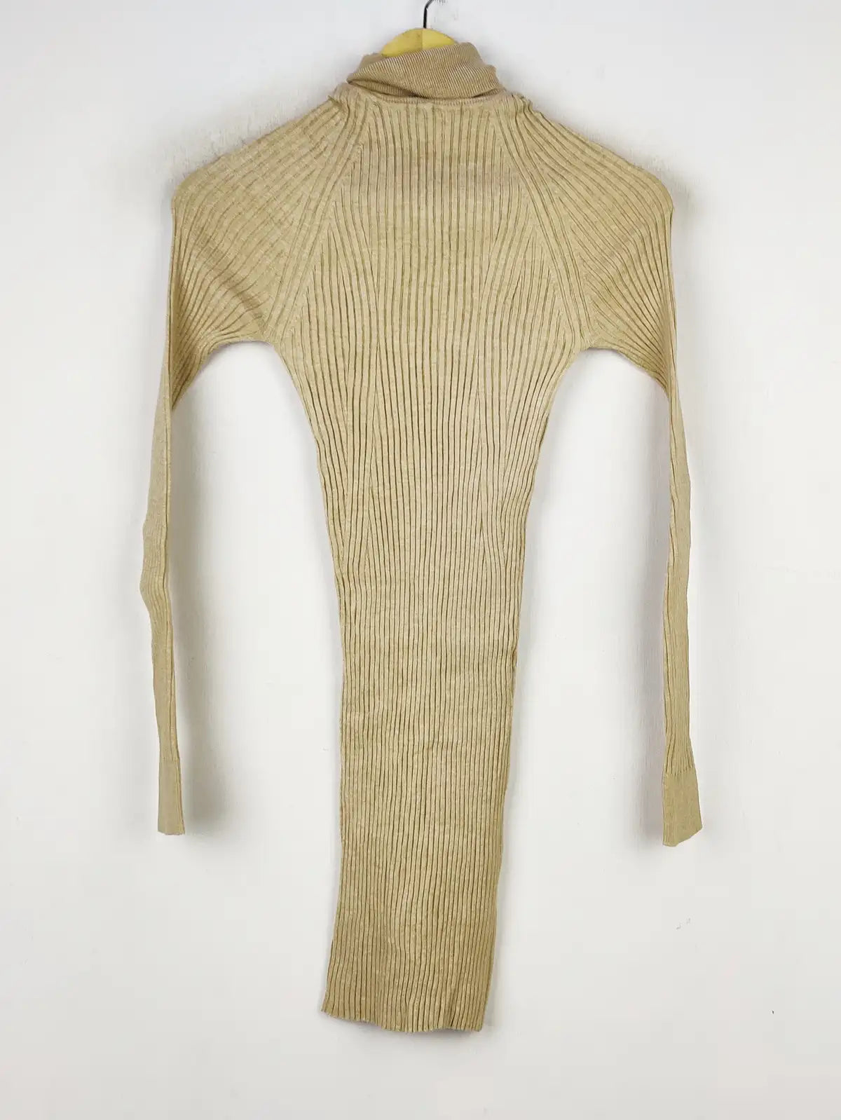 Buy online pre-used pre-loved 100% authentic & Original branded Mango (BD-722) available in Pakistan. Top international brands avilable.