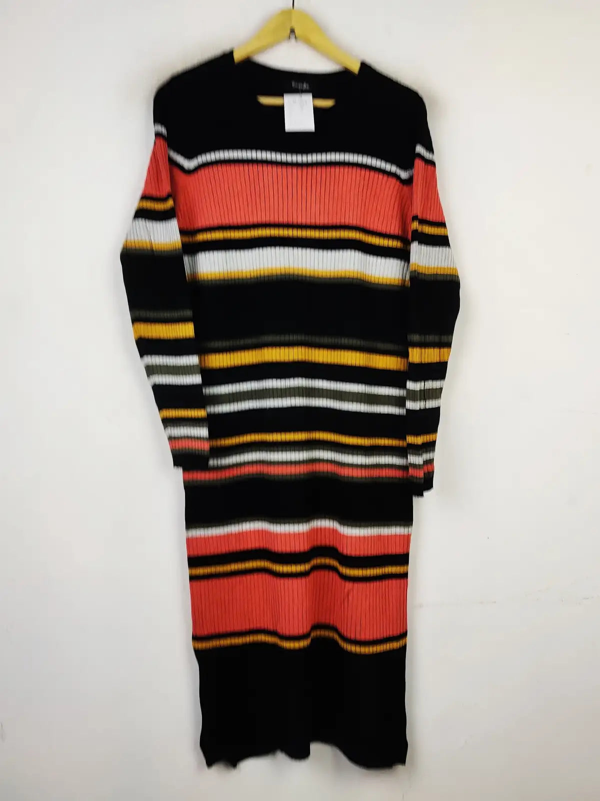 Buy online pre-used pre-loved 100% authentic & Original branded Unknown Brand (BD-738) available in Pakistan. Top international brands avilable.