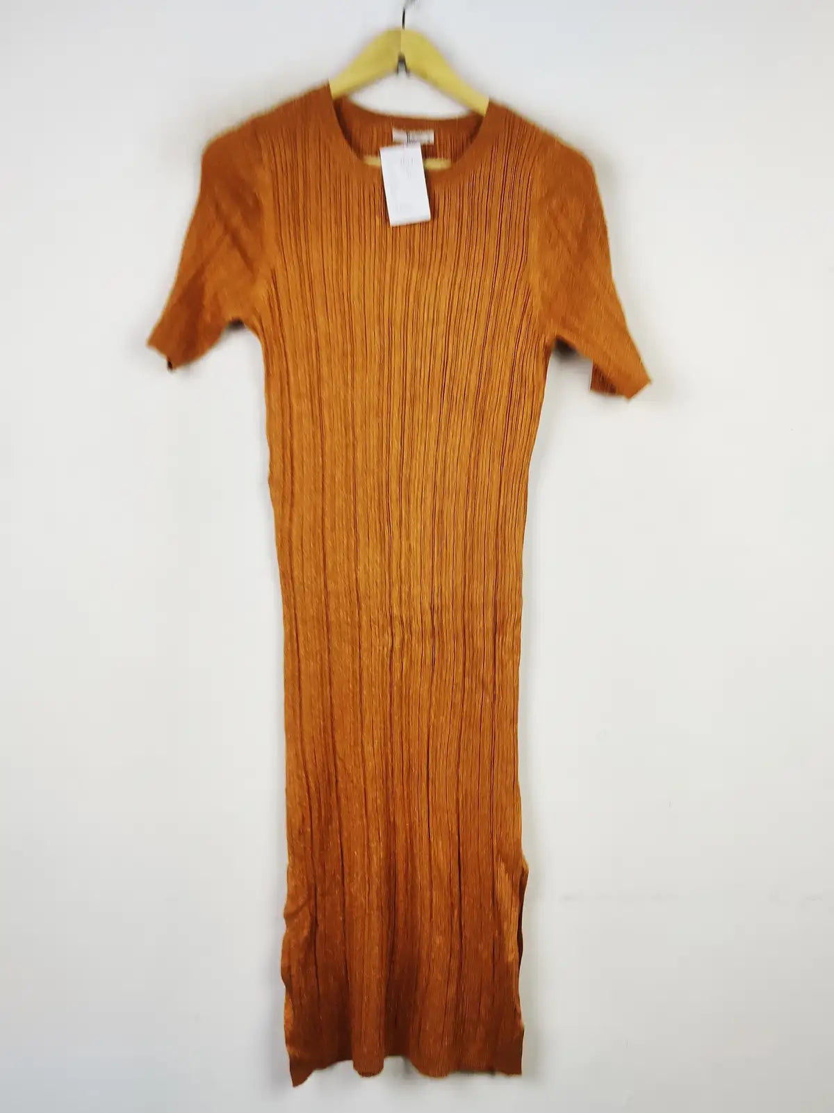 Buy online pre-used pre-loved 100% authentic & Original branded Tu (BD-773) available in Pakistan. Top international brands avilable.