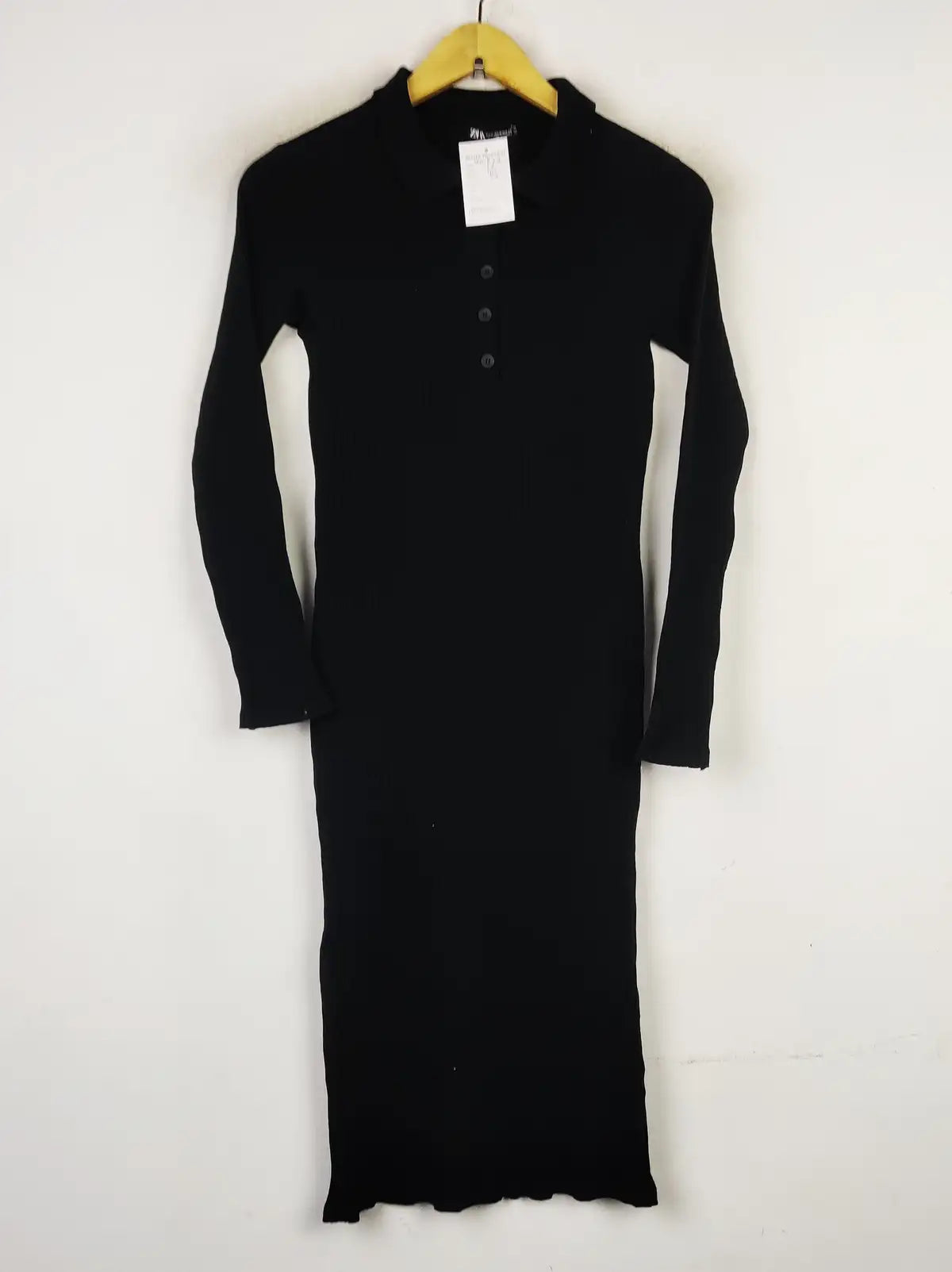 Buy online pre-used pre-loved 100% authentic & Original branded Zara (BD-822) available in Pakistan. Top international brands avilable.