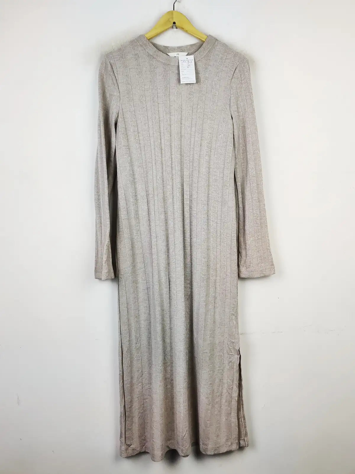 Buy online pre-used pre-loved 100% authentic & Original branded H&M (BD-823) available in Pakistan. Top international brands avilable.