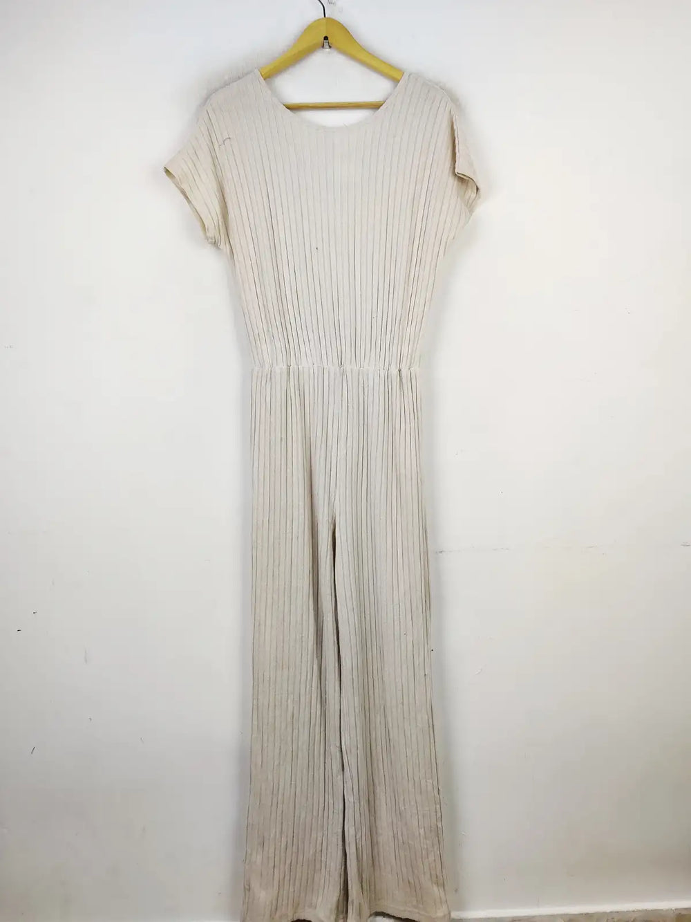 Buy online pre-used pre-loved 100% authentic & Original branded Unknown Brand (BD-847) available in Pakistan. Top international brands avilable.