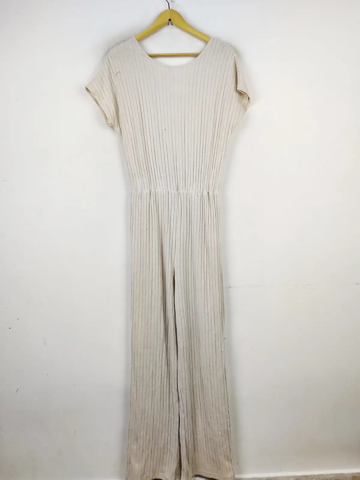 Buy online pre-used pre-loved 100% authentic & Original branded Unknown Brand (BD-847) available in Pakistan. Top international brands avilable.